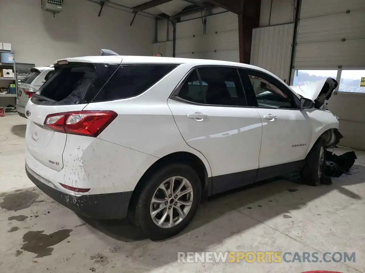 3 Photograph of a damaged car 2GNAXUEV6L6128371 CHEVROLET EQUINOX 2020