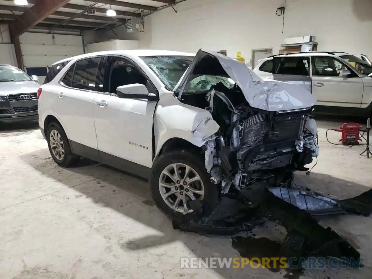 4 Photograph of a damaged car 2GNAXUEV6L6128371 CHEVROLET EQUINOX 2020