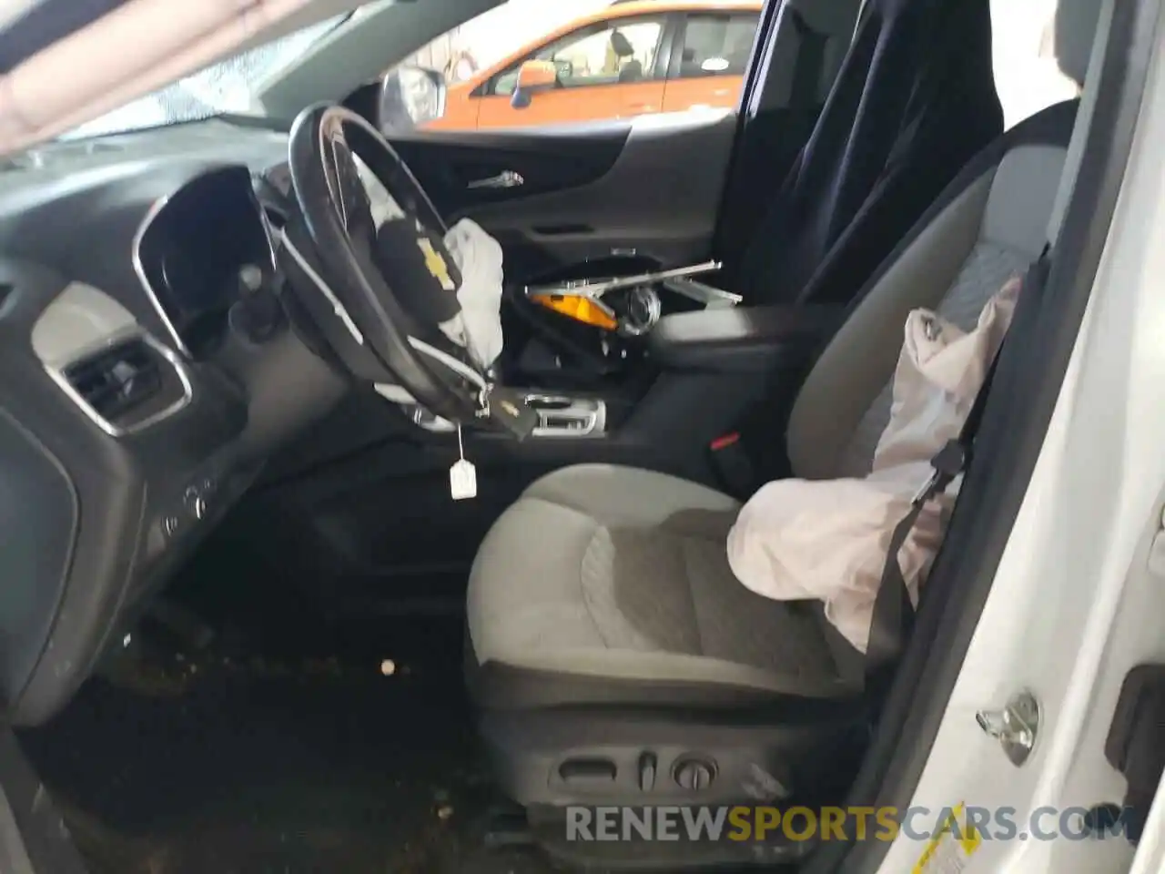 7 Photograph of a damaged car 2GNAXUEV6L6128371 CHEVROLET EQUINOX 2020