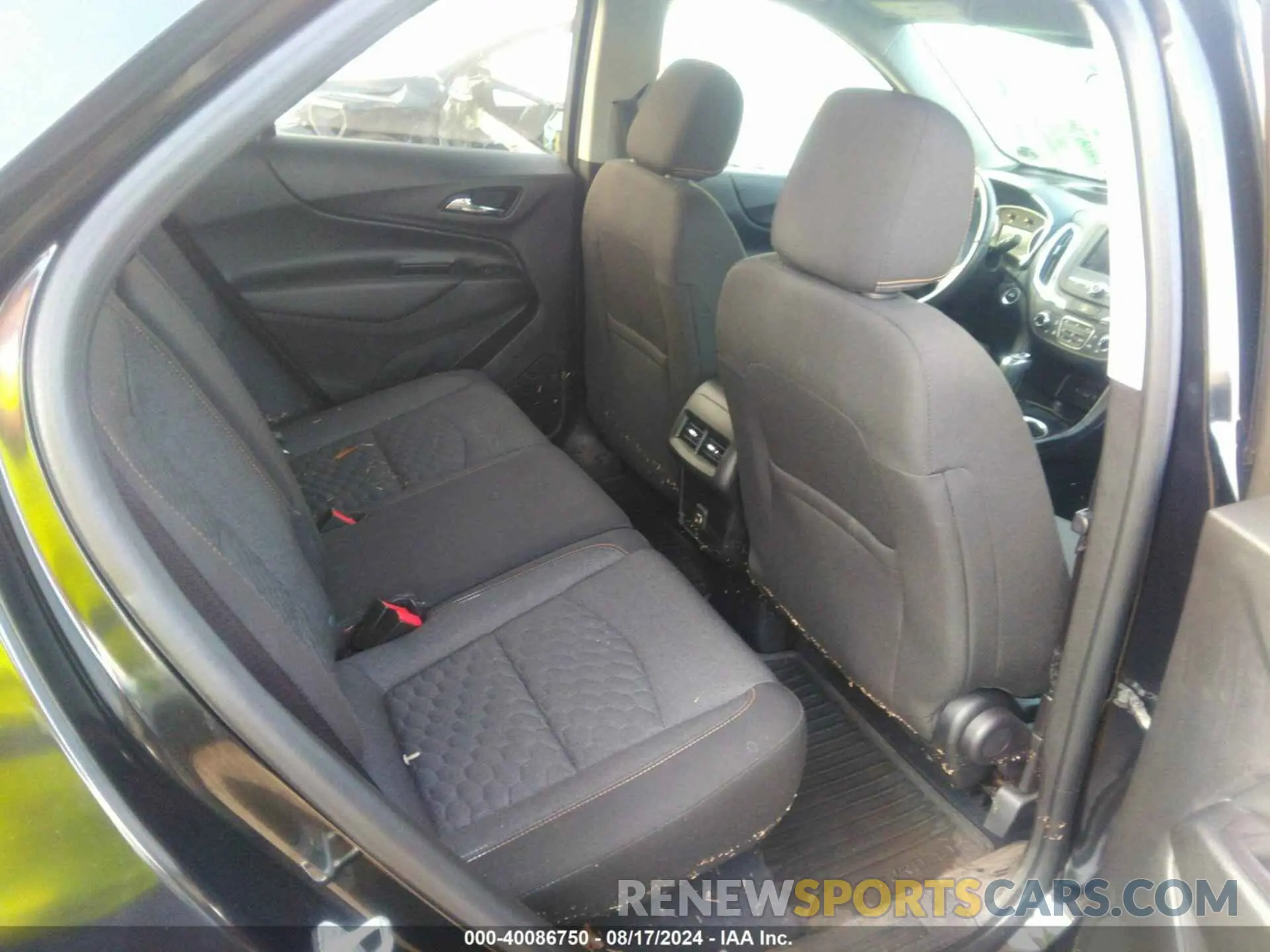 8 Photograph of a damaged car 2GNAXUEV6L6130492 CHEVROLET EQUINOX 2020
