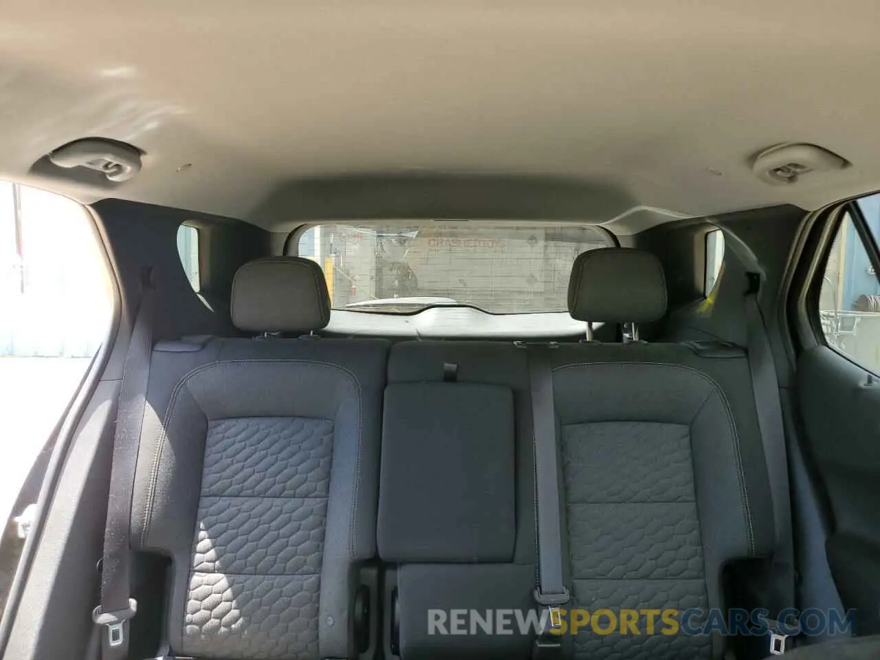 10 Photograph of a damaged car 2GNAXUEV6L6134221 CHEVROLET EQUINOX 2020