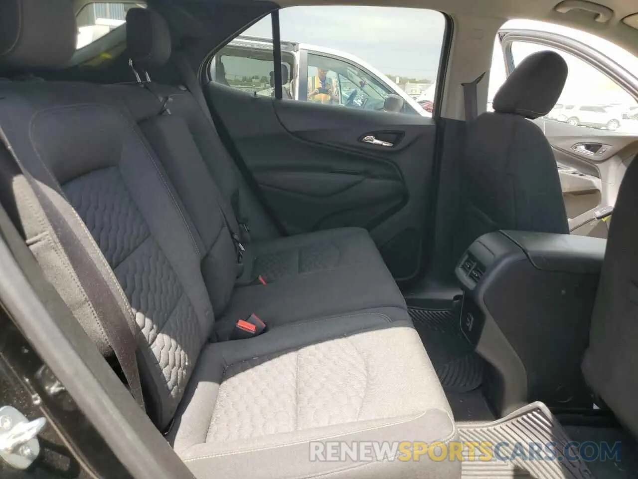11 Photograph of a damaged car 2GNAXUEV6L6134221 CHEVROLET EQUINOX 2020