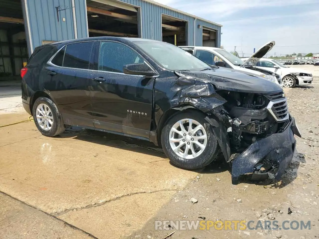 4 Photograph of a damaged car 2GNAXUEV6L6134221 CHEVROLET EQUINOX 2020