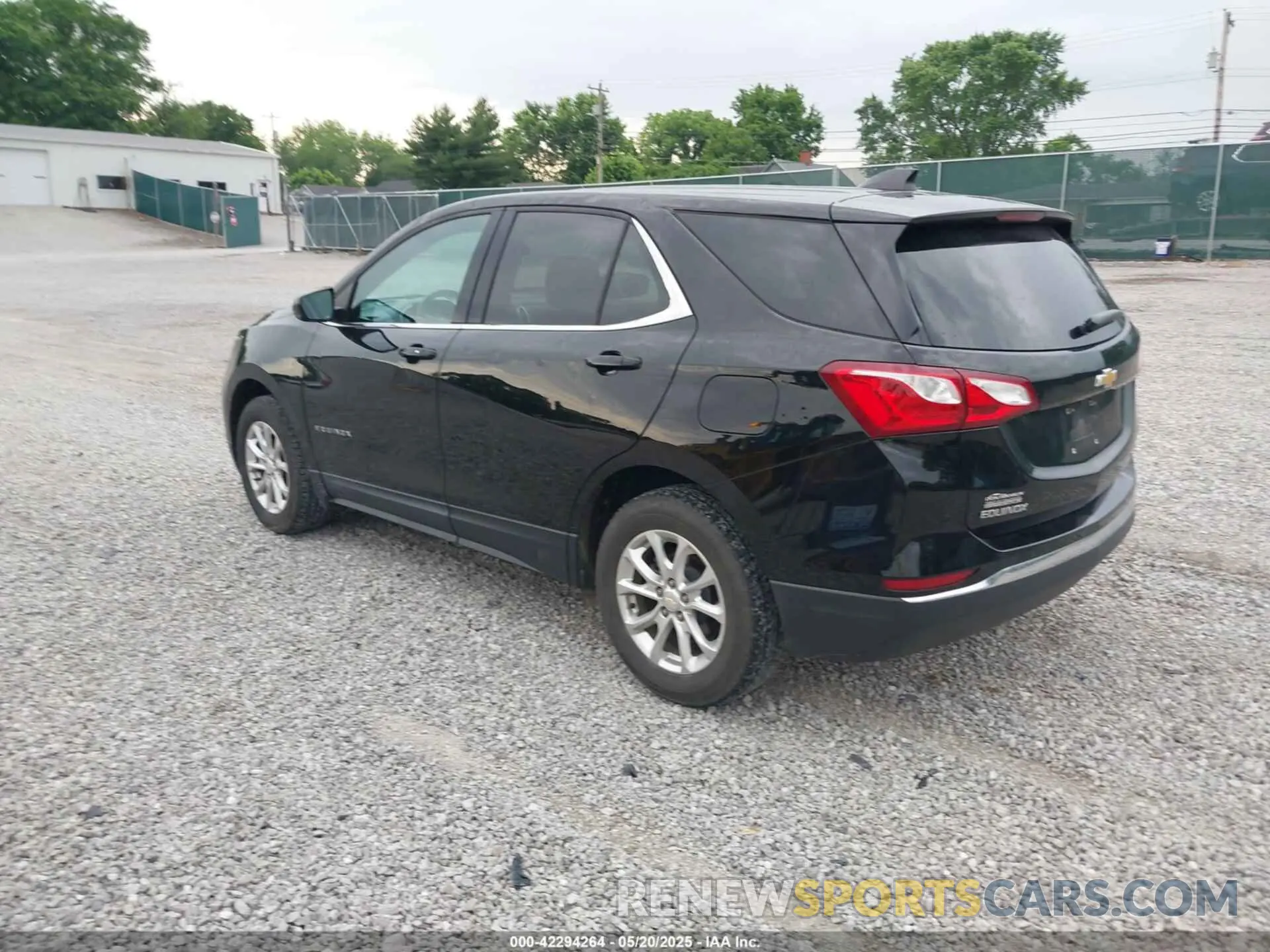 3 Photograph of a damaged car 2GNAXUEV6L6162813 CHEVROLET EQUINOX 2020