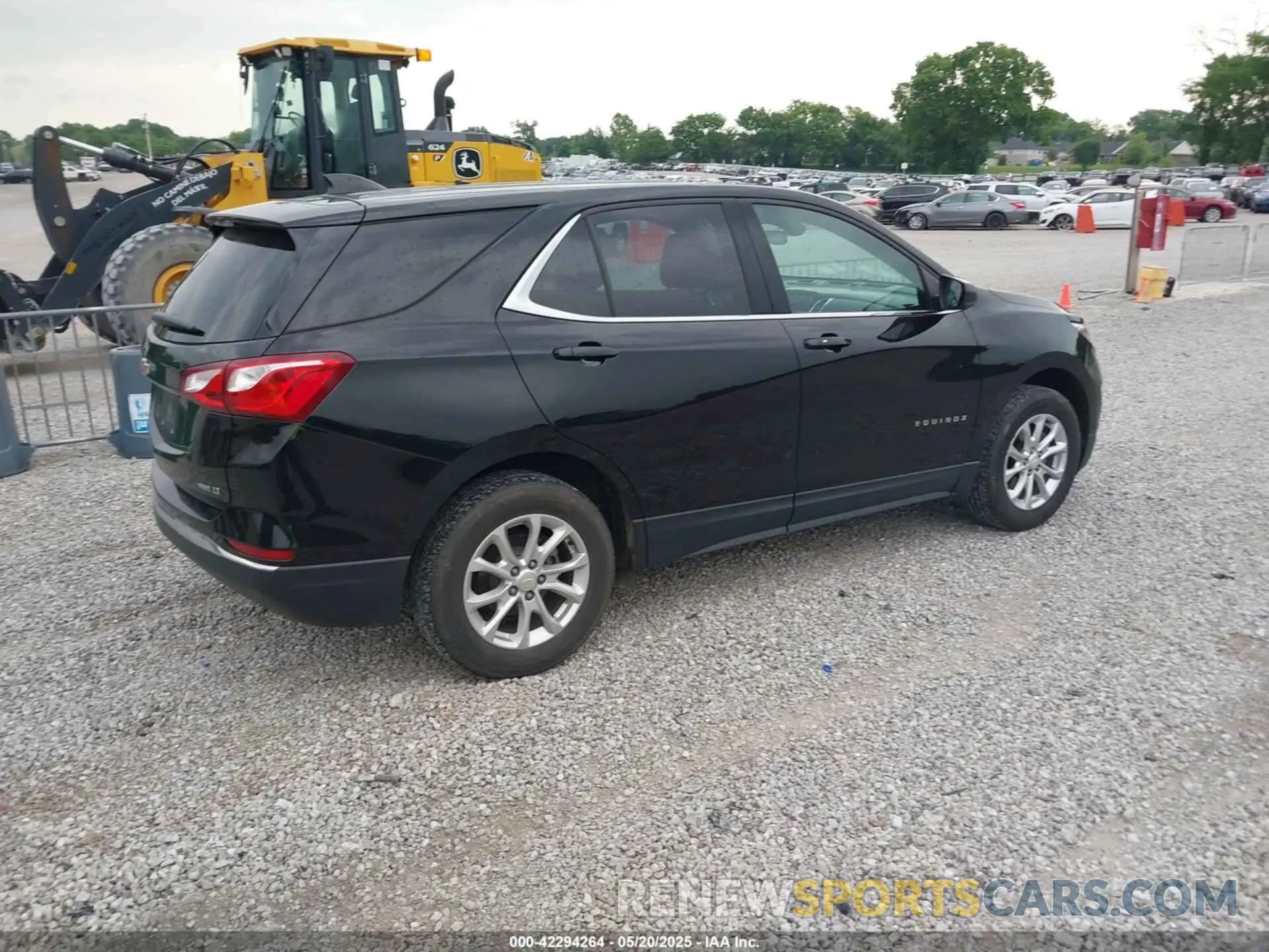 4 Photograph of a damaged car 2GNAXUEV6L6162813 CHEVROLET EQUINOX 2020
