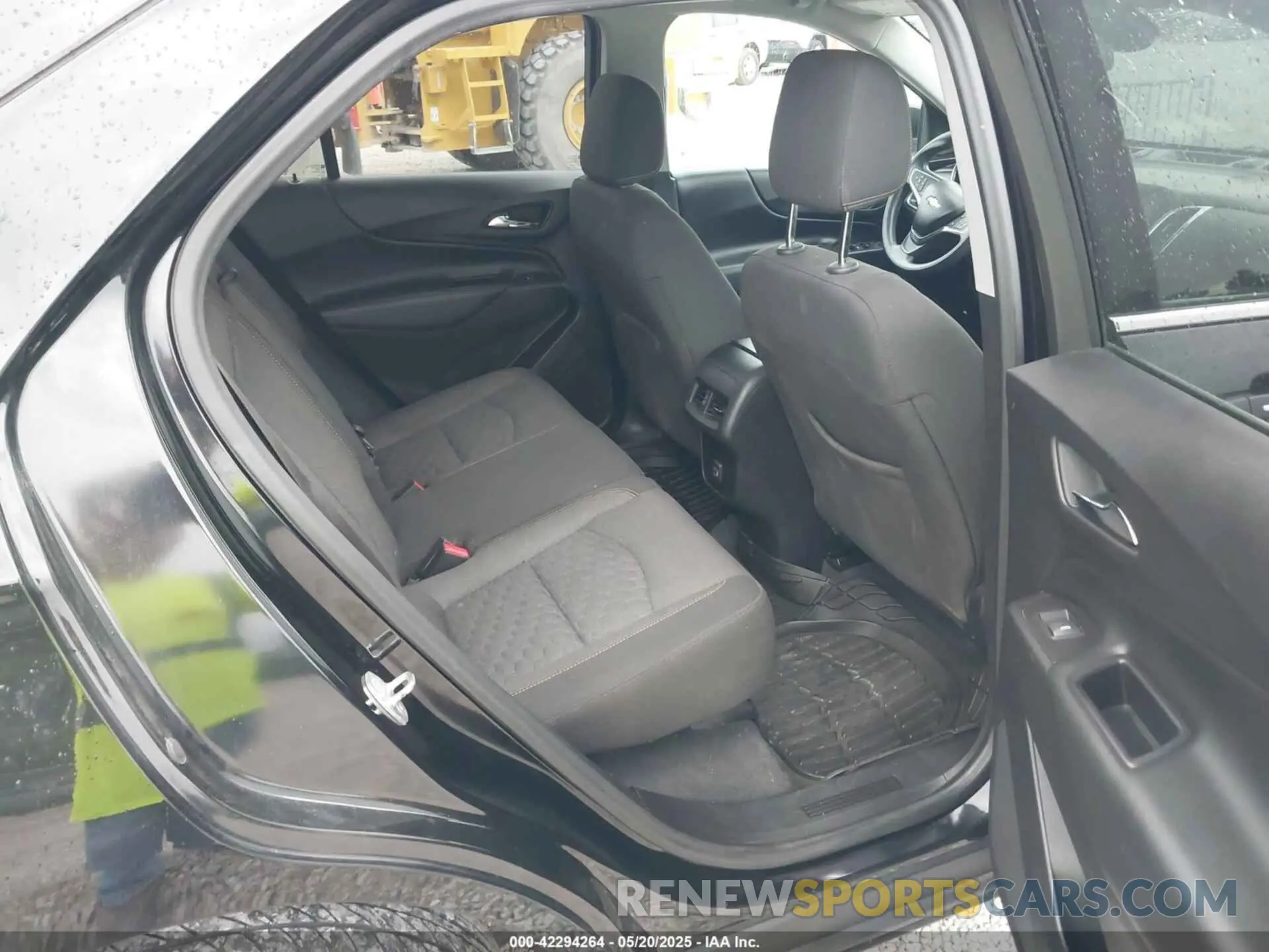 8 Photograph of a damaged car 2GNAXUEV6L6162813 CHEVROLET EQUINOX 2020