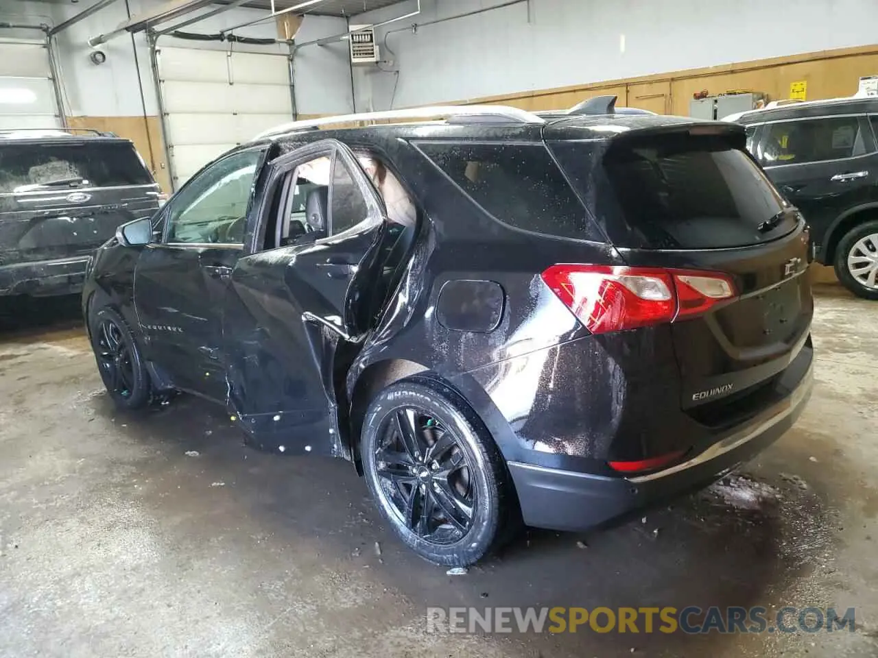 2 Photograph of a damaged car 2GNAXUEV6L6164660 CHEVROLET EQUINOX 2020