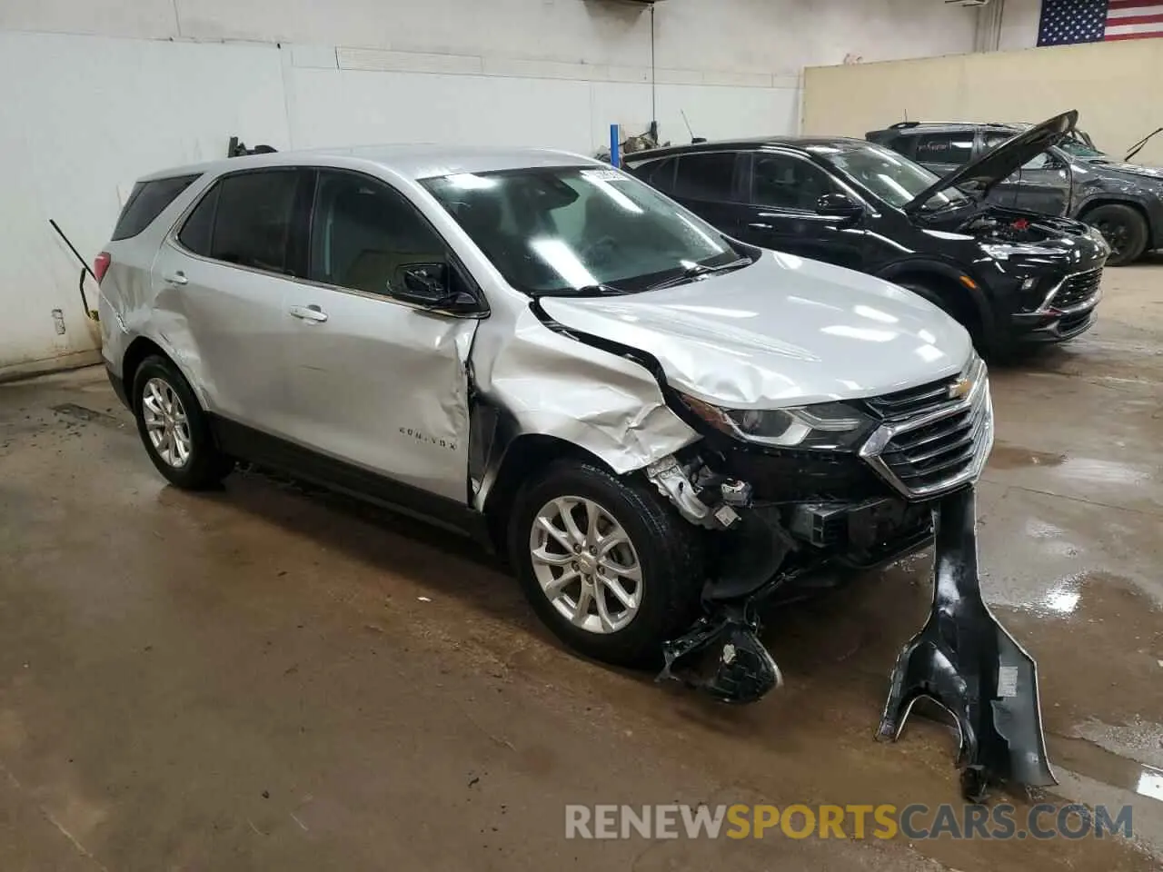4 Photograph of a damaged car 2GNAXUEV6L6184276 CHEVROLET EQUINOX 2020