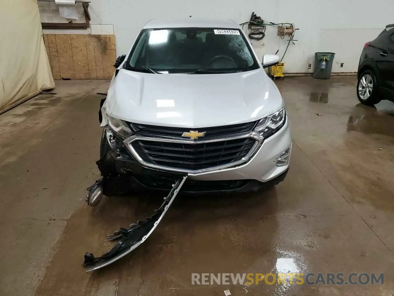 5 Photograph of a damaged car 2GNAXUEV6L6184276 CHEVROLET EQUINOX 2020
