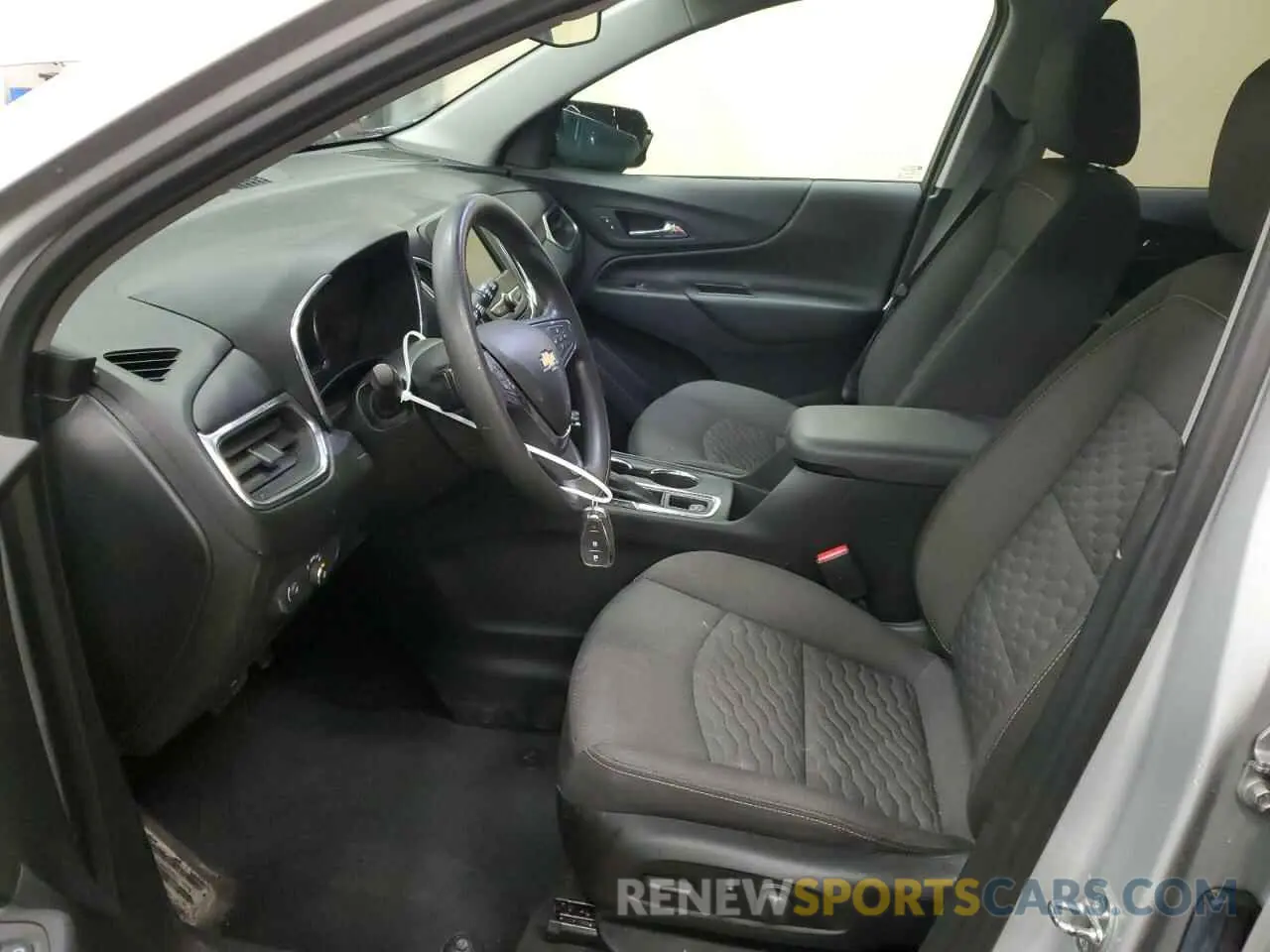7 Photograph of a damaged car 2GNAXUEV6L6184276 CHEVROLET EQUINOX 2020