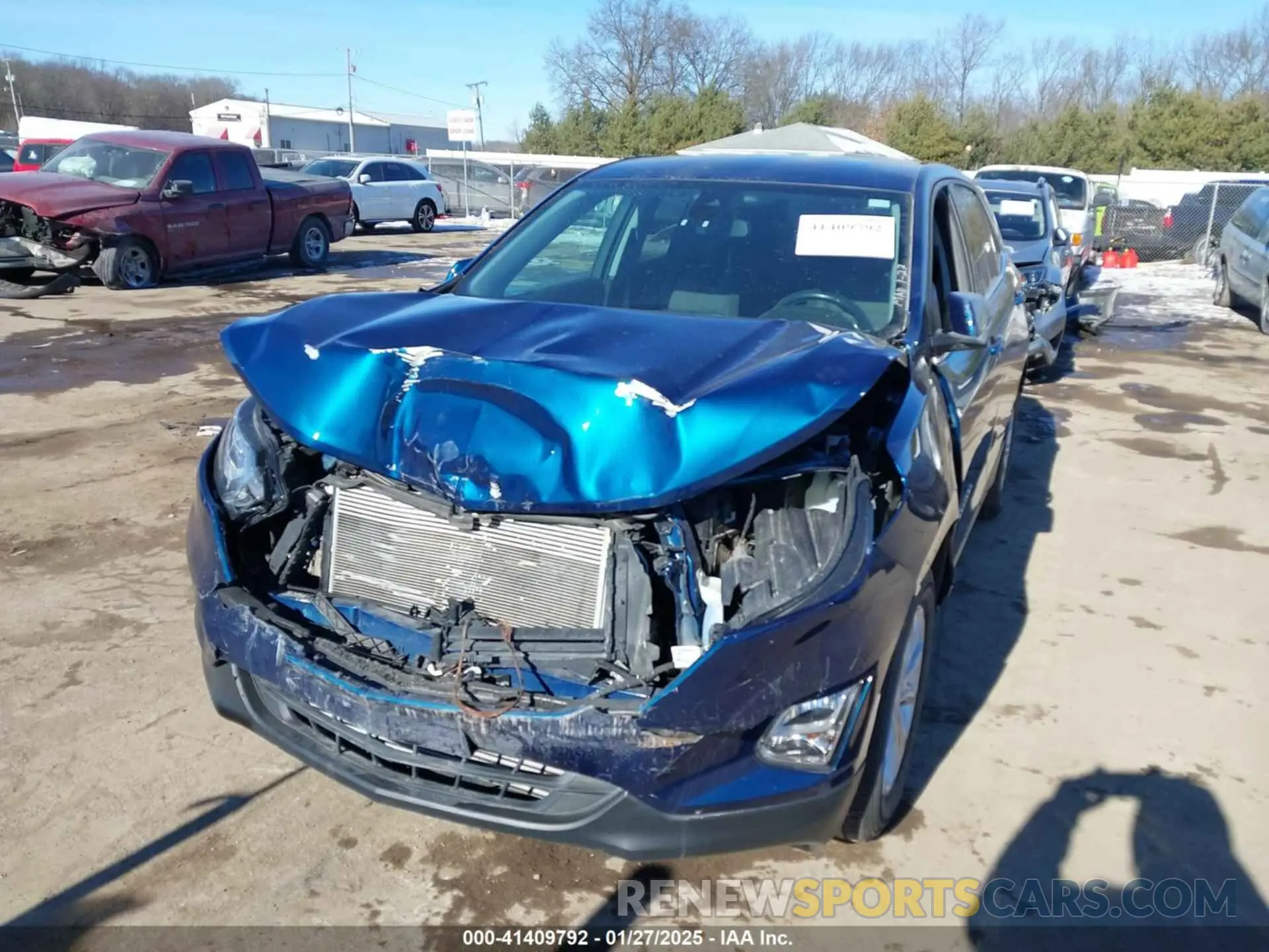 2 Photograph of a damaged car 2GNAXUEV6L6185542 CHEVROLET EQUINOX 2020
