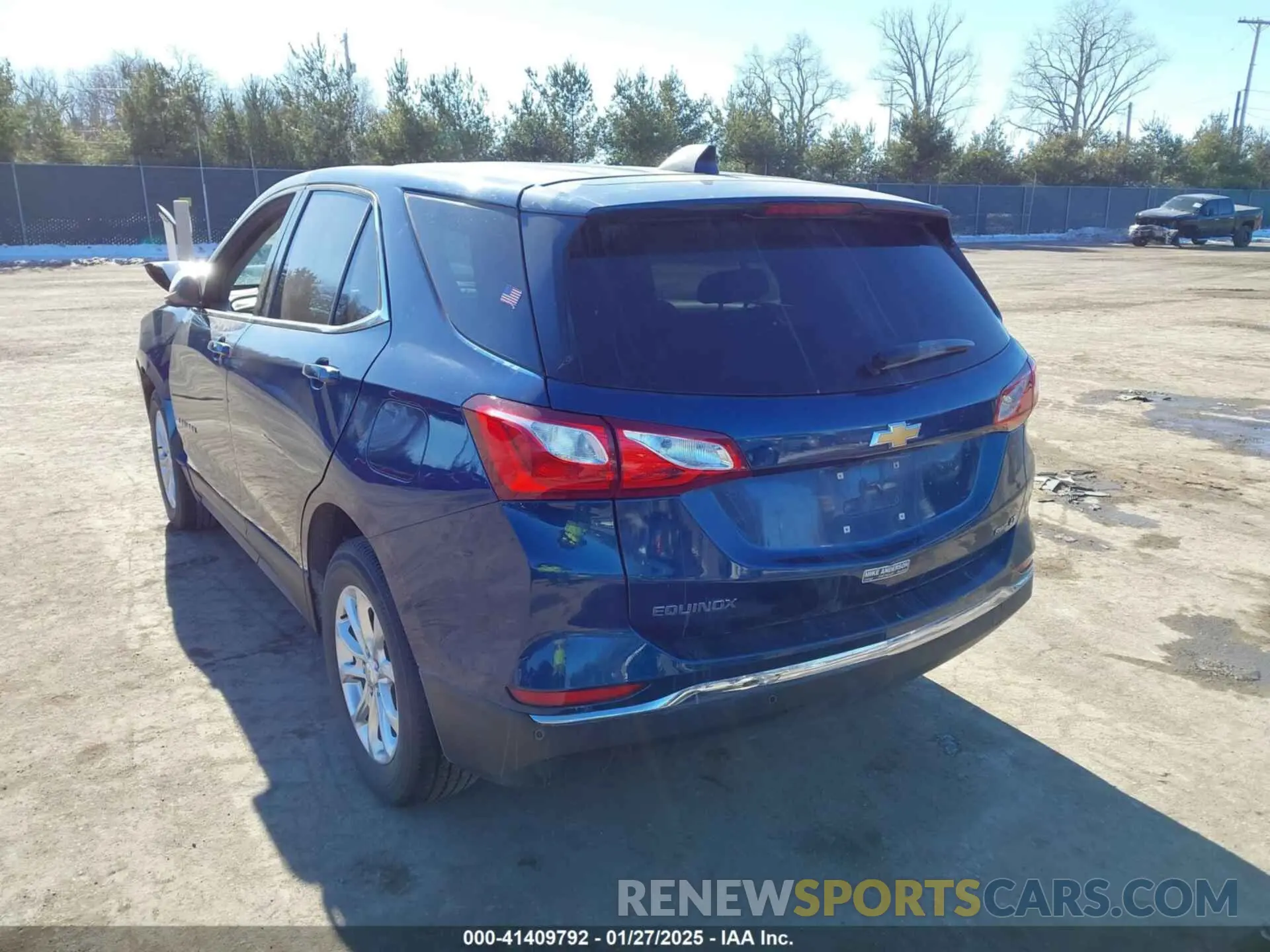 3 Photograph of a damaged car 2GNAXUEV6L6185542 CHEVROLET EQUINOX 2020