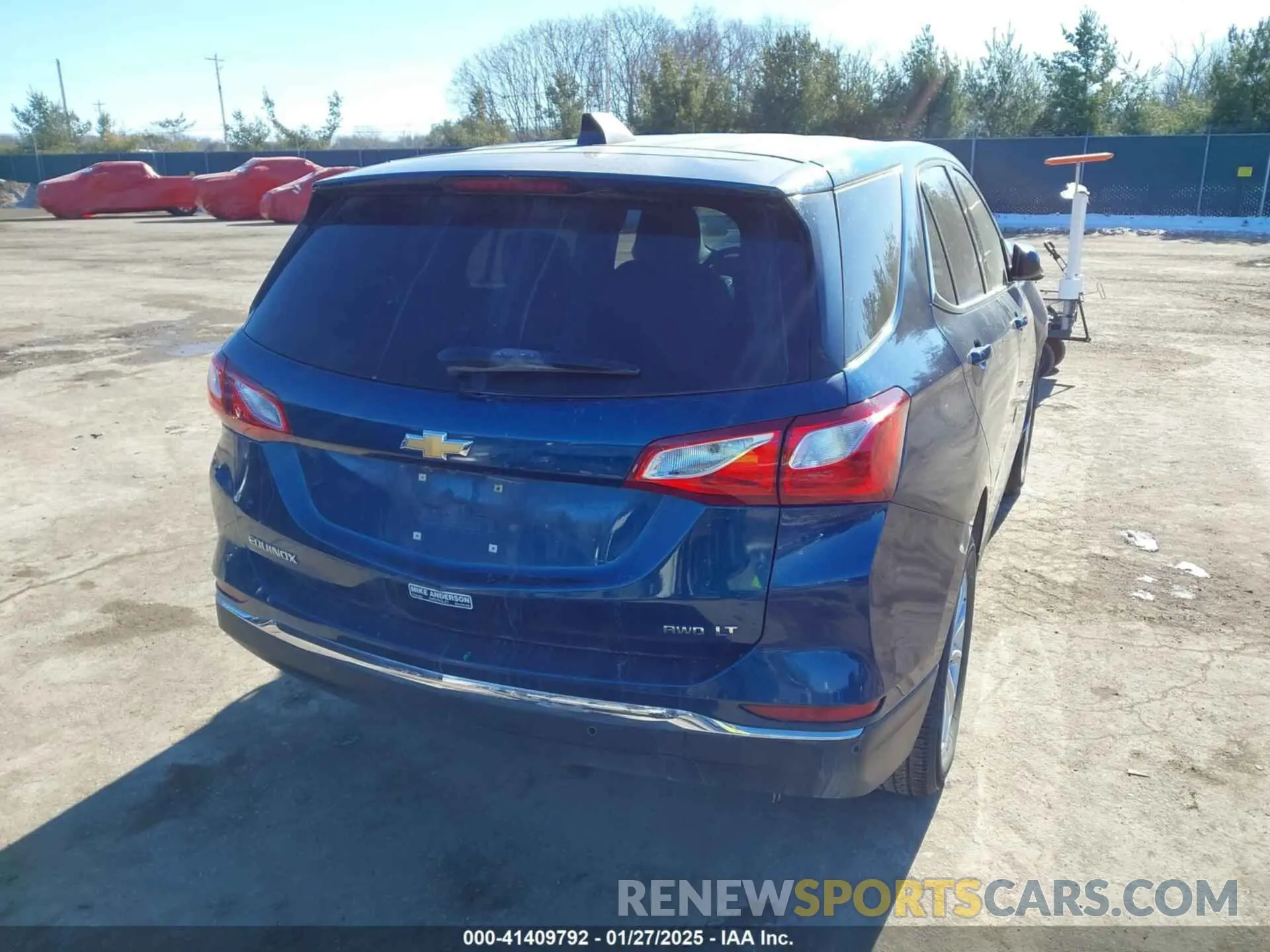 4 Photograph of a damaged car 2GNAXUEV6L6185542 CHEVROLET EQUINOX 2020