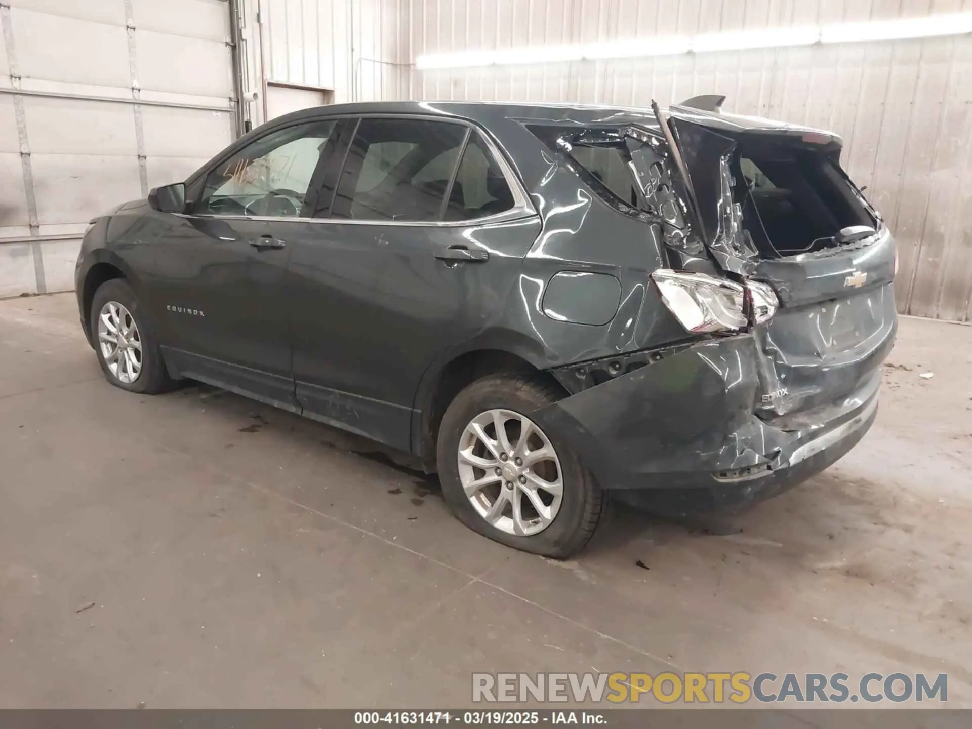 3 Photograph of a damaged car 2GNAXUEV6L6196069 CHEVROLET EQUINOX 2020