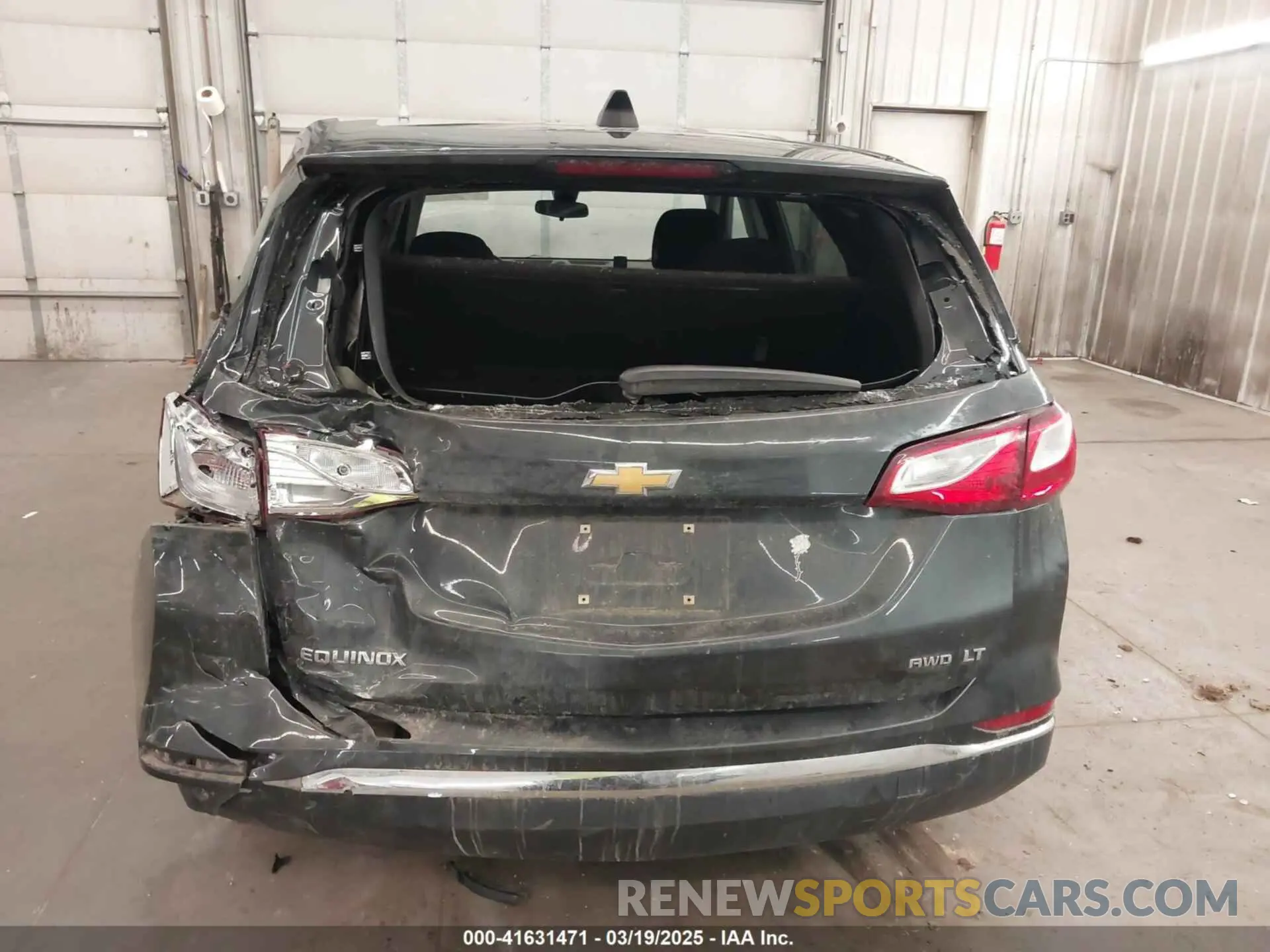 6 Photograph of a damaged car 2GNAXUEV6L6196069 CHEVROLET EQUINOX 2020