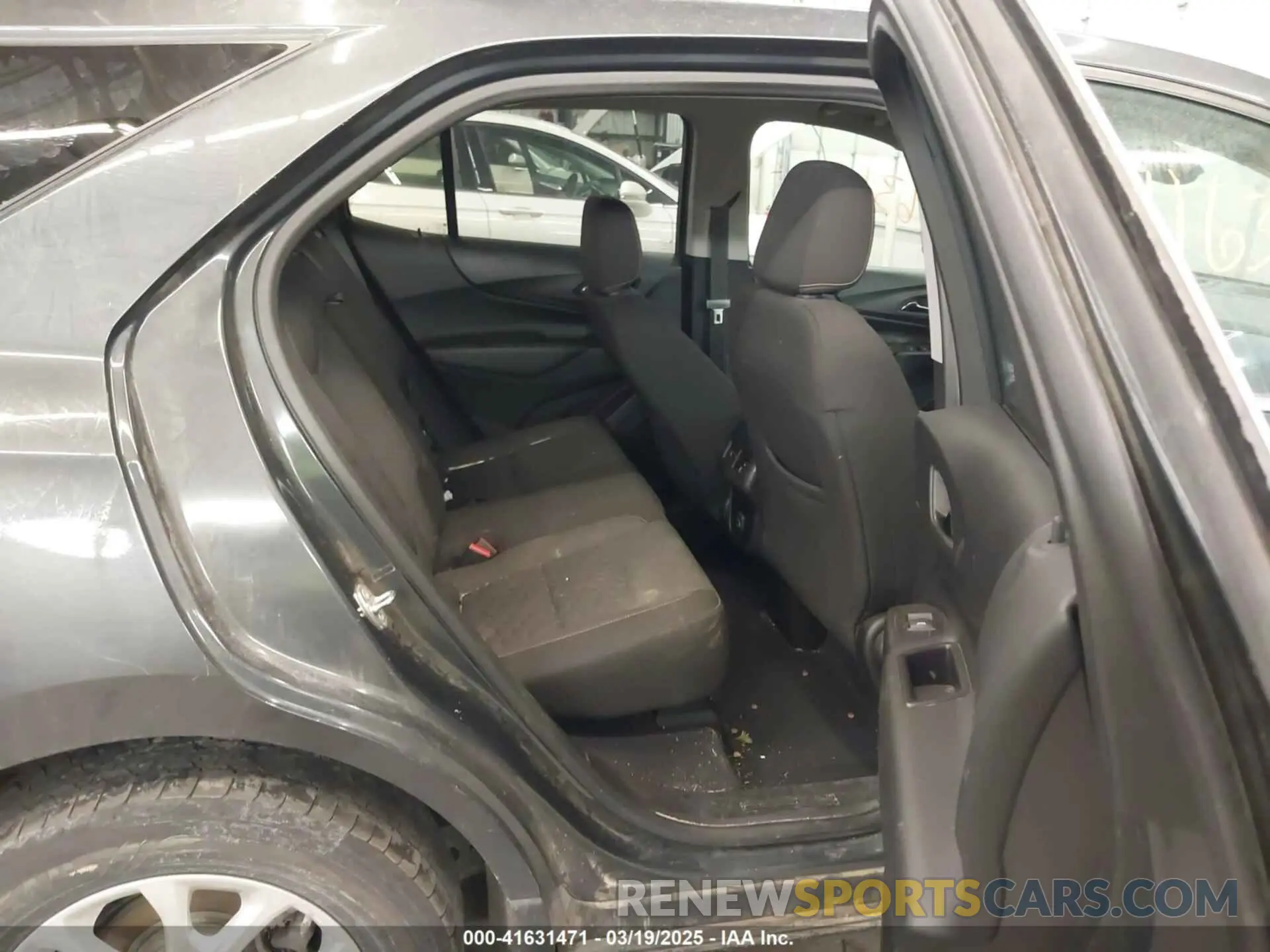 8 Photograph of a damaged car 2GNAXUEV6L6196069 CHEVROLET EQUINOX 2020