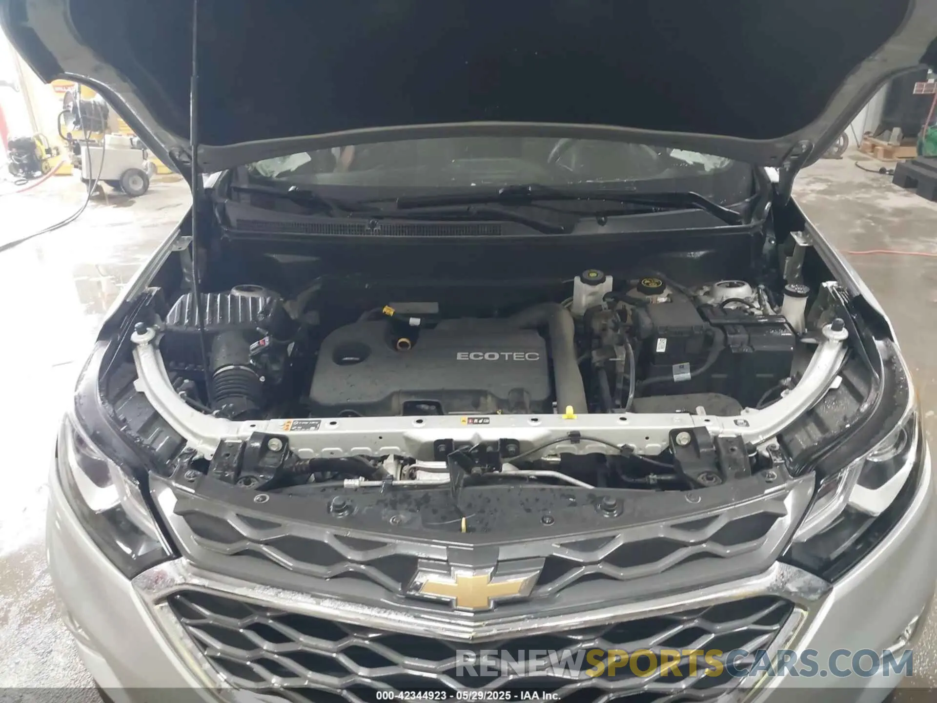 10 Photograph of a damaged car 2GNAXUEV6L6200816 CHEVROLET EQUINOX 2020