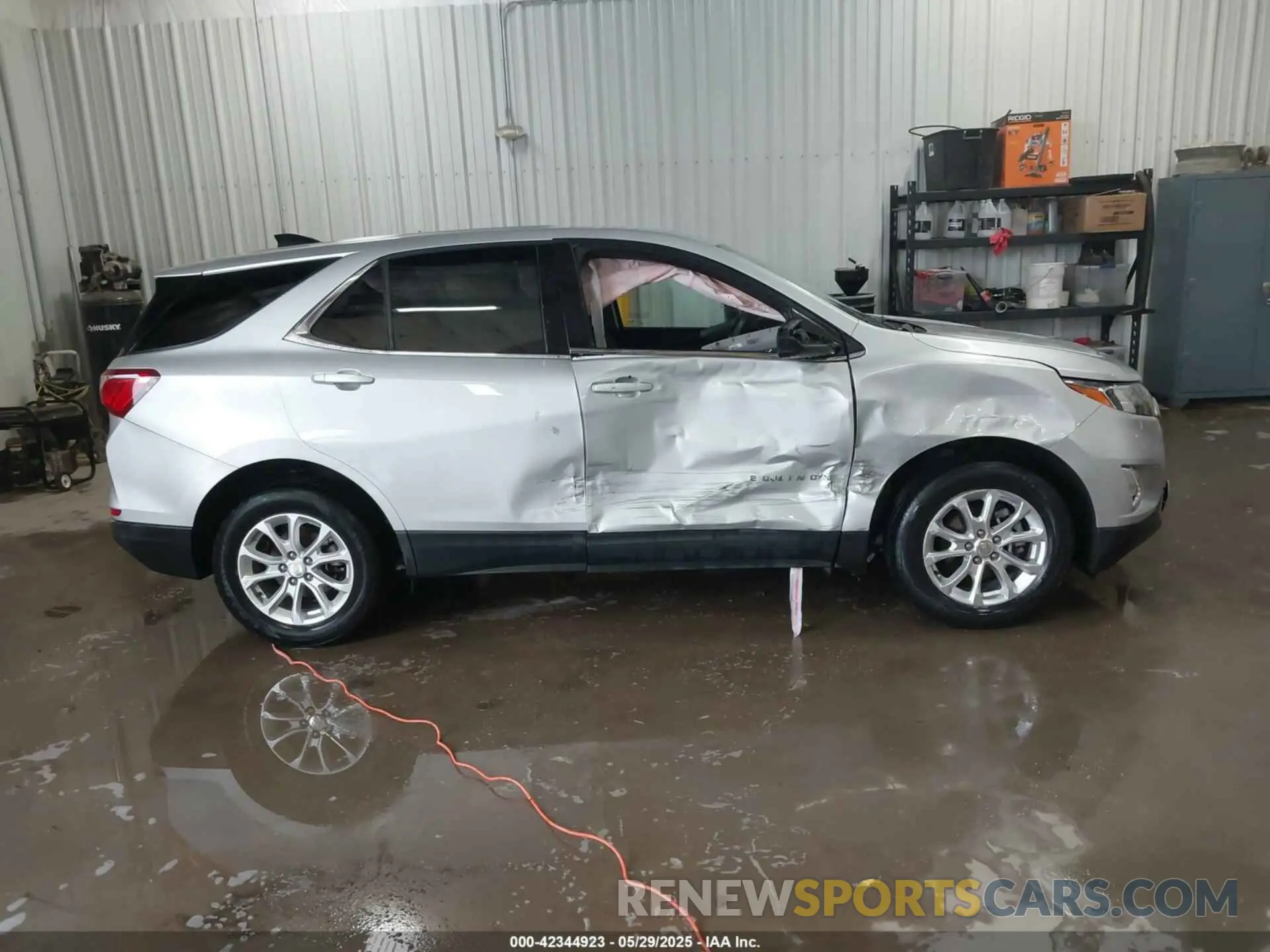 13 Photograph of a damaged car 2GNAXUEV6L6200816 CHEVROLET EQUINOX 2020