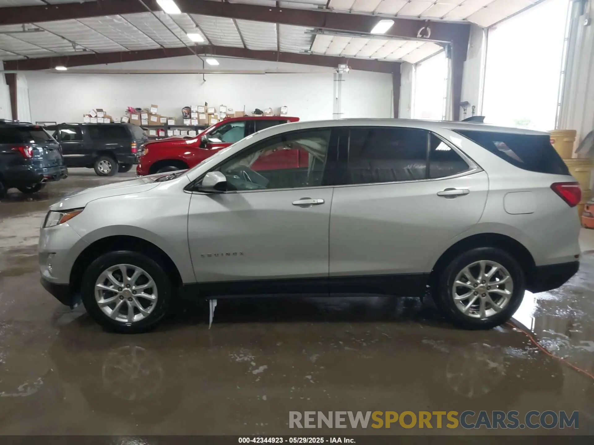 14 Photograph of a damaged car 2GNAXUEV6L6200816 CHEVROLET EQUINOX 2020