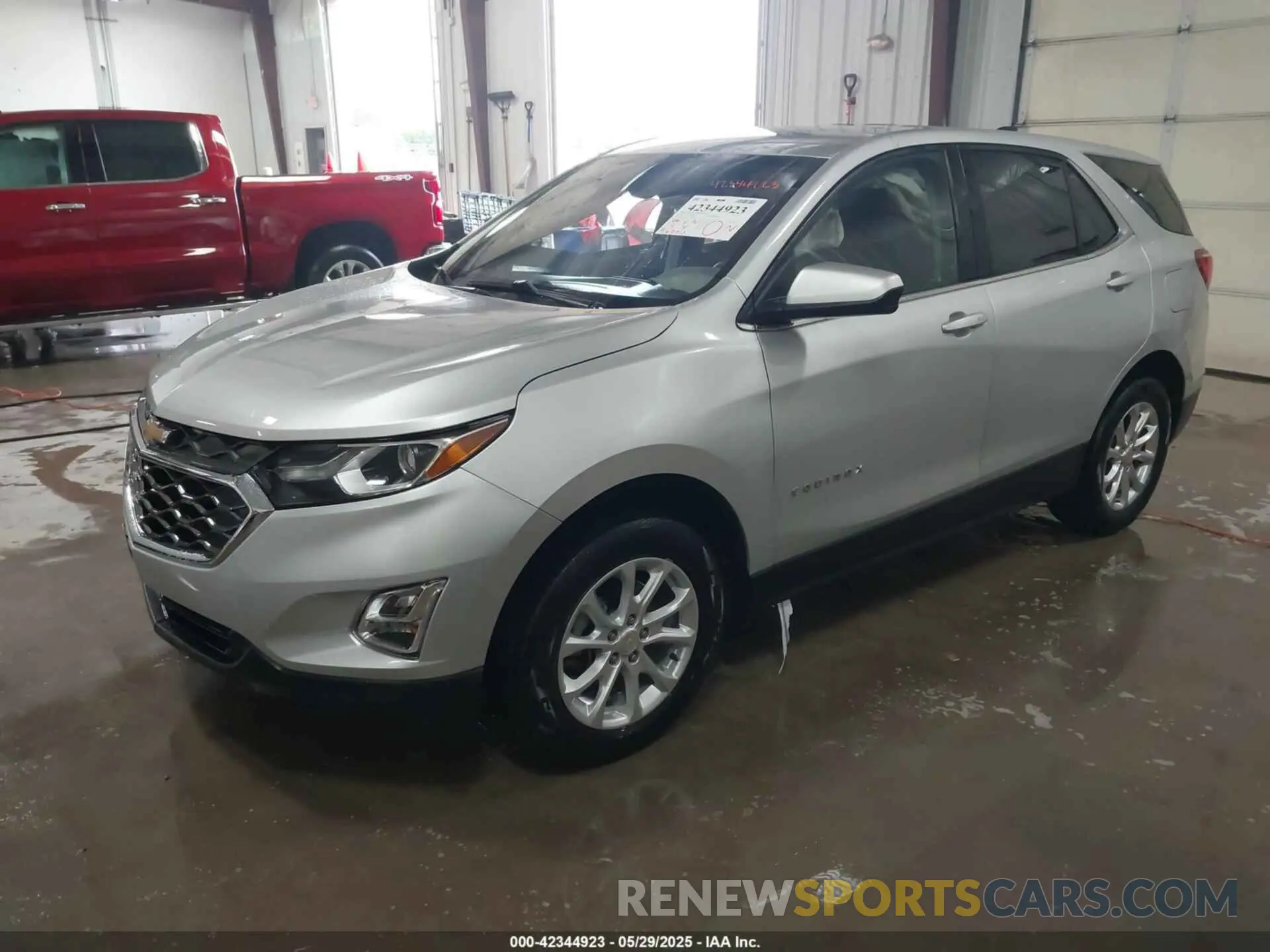 2 Photograph of a damaged car 2GNAXUEV6L6200816 CHEVROLET EQUINOX 2020
