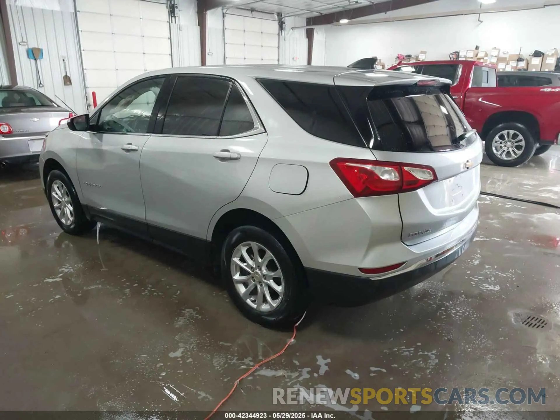 3 Photograph of a damaged car 2GNAXUEV6L6200816 CHEVROLET EQUINOX 2020