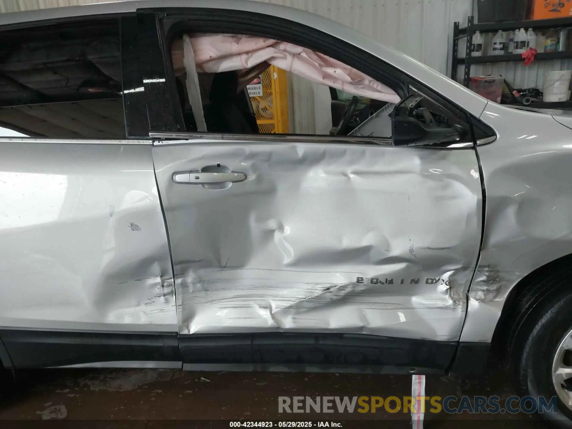 6 Photograph of a damaged car 2GNAXUEV6L6200816 CHEVROLET EQUINOX 2020