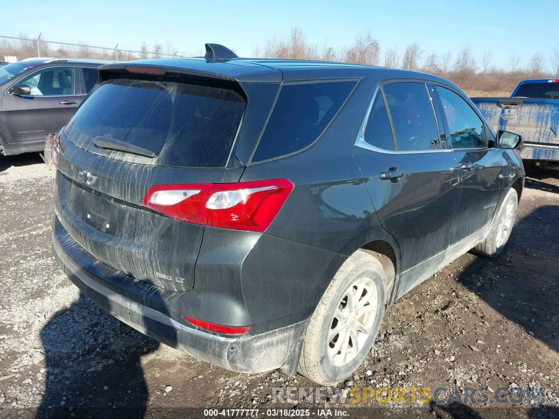 4 Photograph of a damaged car 2GNAXUEV6L6270199 CHEVROLET EQUINOX 2020
