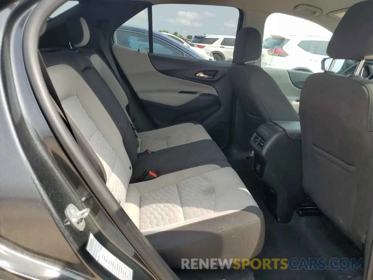 10 Photograph of a damaged car 2GNAXUEV7L6109361 CHEVROLET EQUINOX 2020