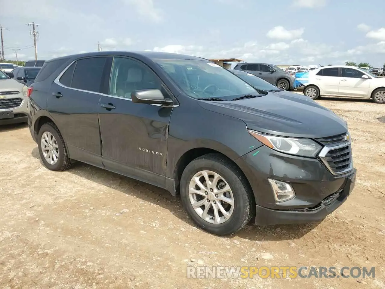 4 Photograph of a damaged car 2GNAXUEV7L6109361 CHEVROLET EQUINOX 2020