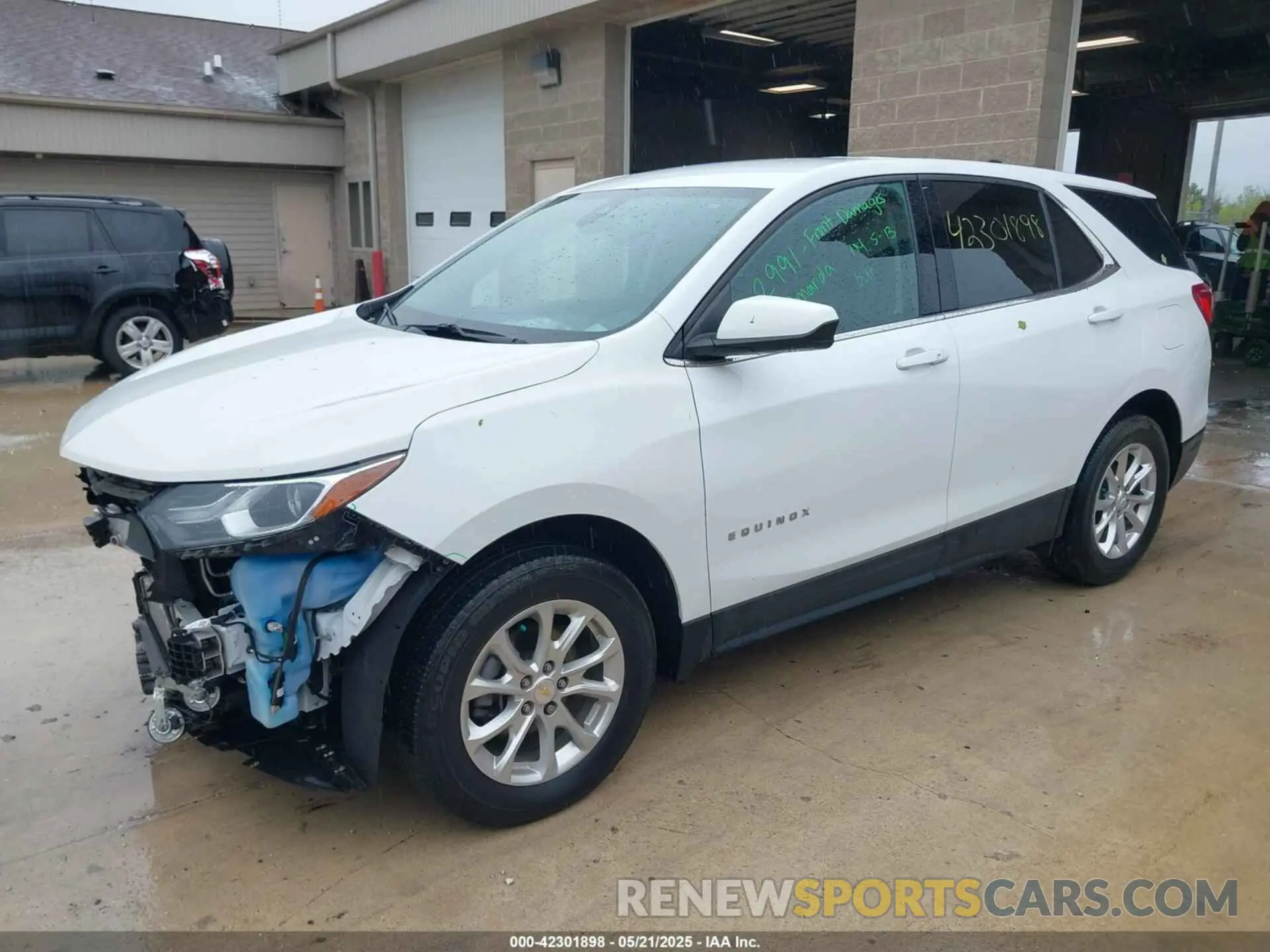2 Photograph of a damaged car 2GNAXUEV7L6120702 CHEVROLET EQUINOX 2020