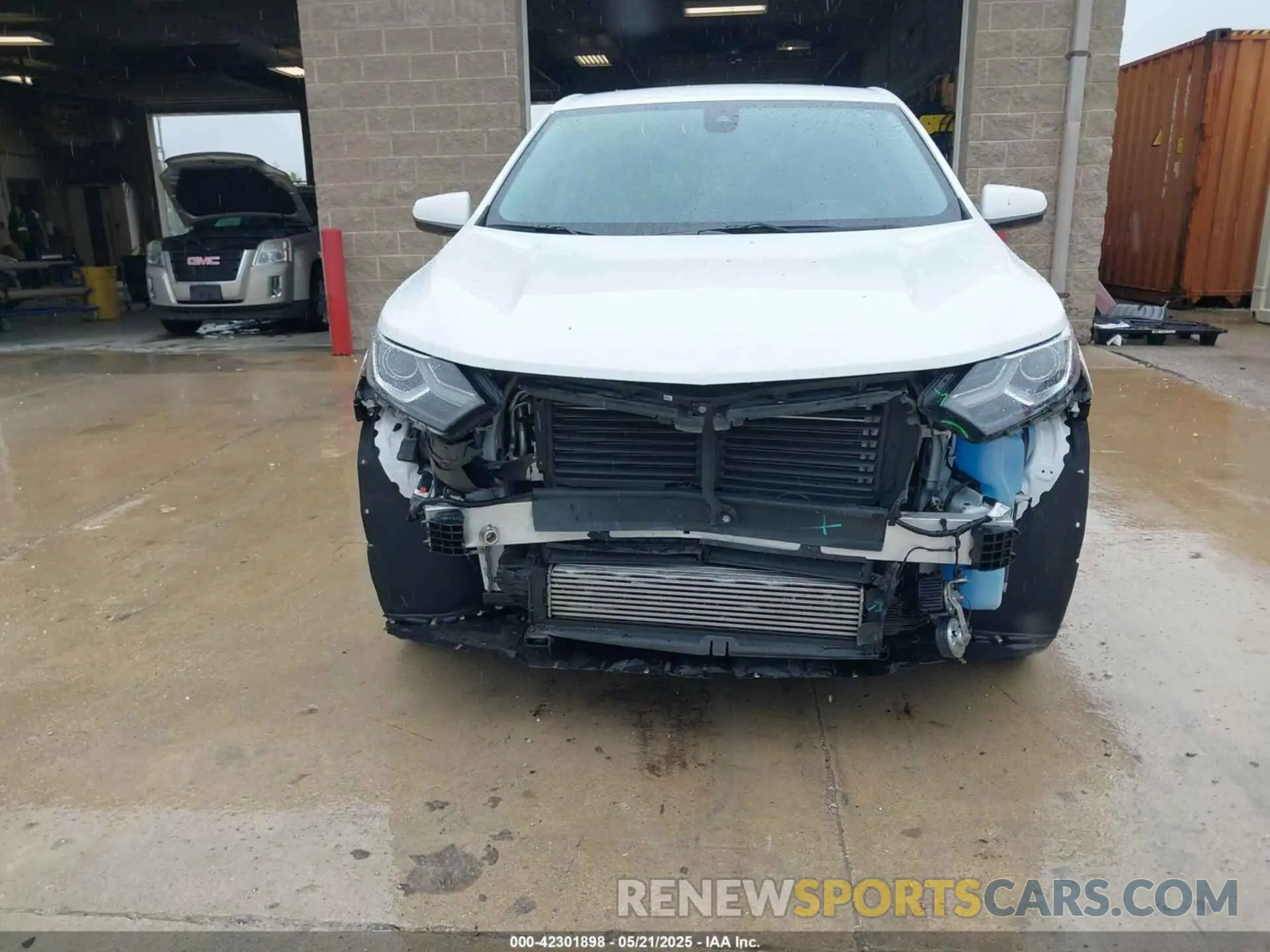 6 Photograph of a damaged car 2GNAXUEV7L6120702 CHEVROLET EQUINOX 2020