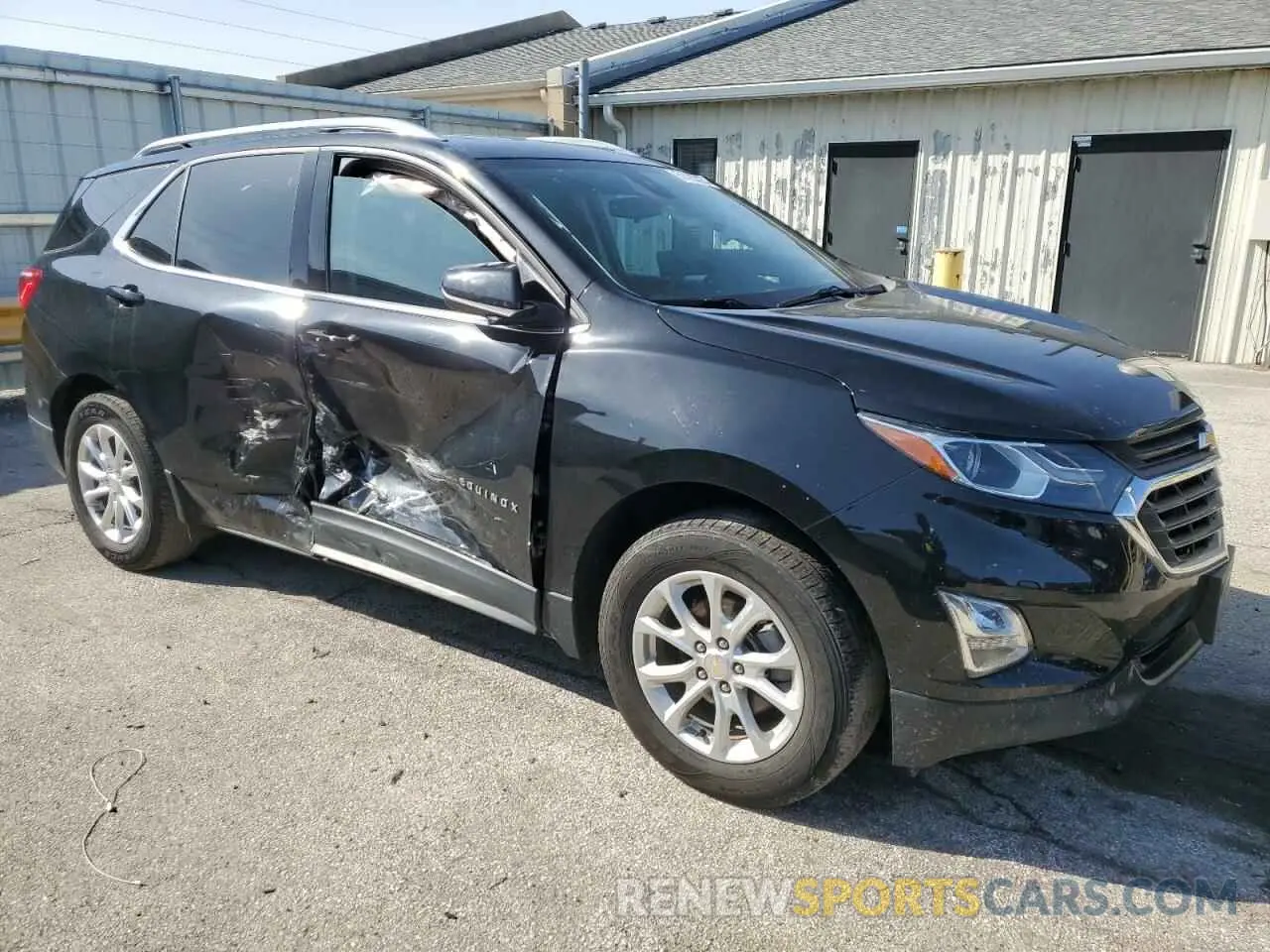 4 Photograph of a damaged car 2GNAXUEV7L6171245 CHEVROLET EQUINOX 2020