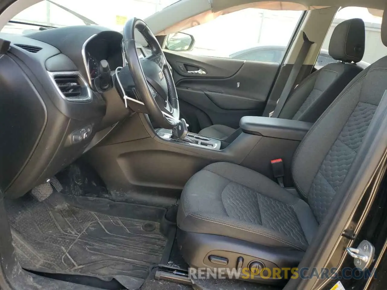 7 Photograph of a damaged car 2GNAXUEV7L6171245 CHEVROLET EQUINOX 2020
