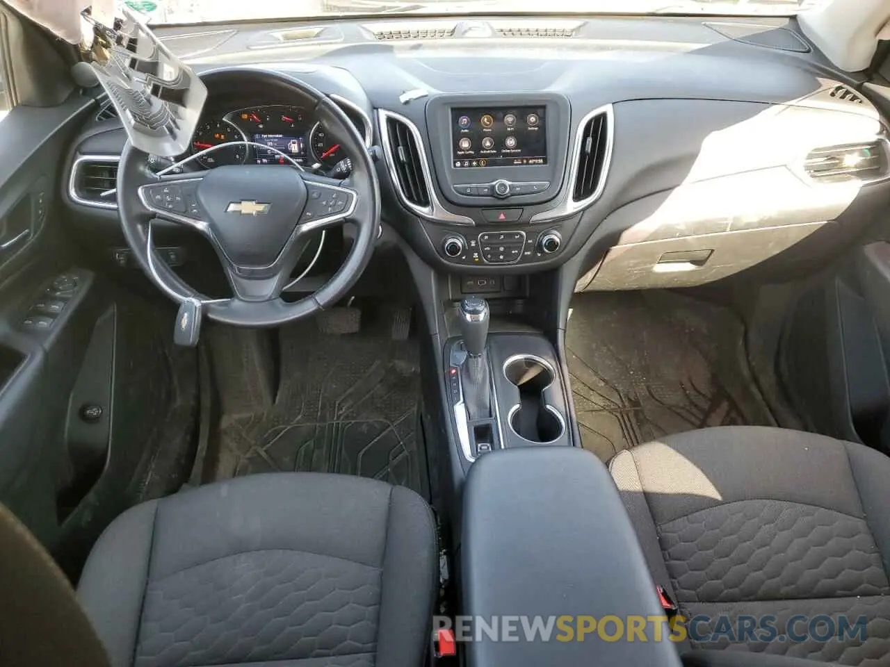 8 Photograph of a damaged car 2GNAXUEV7L6171245 CHEVROLET EQUINOX 2020