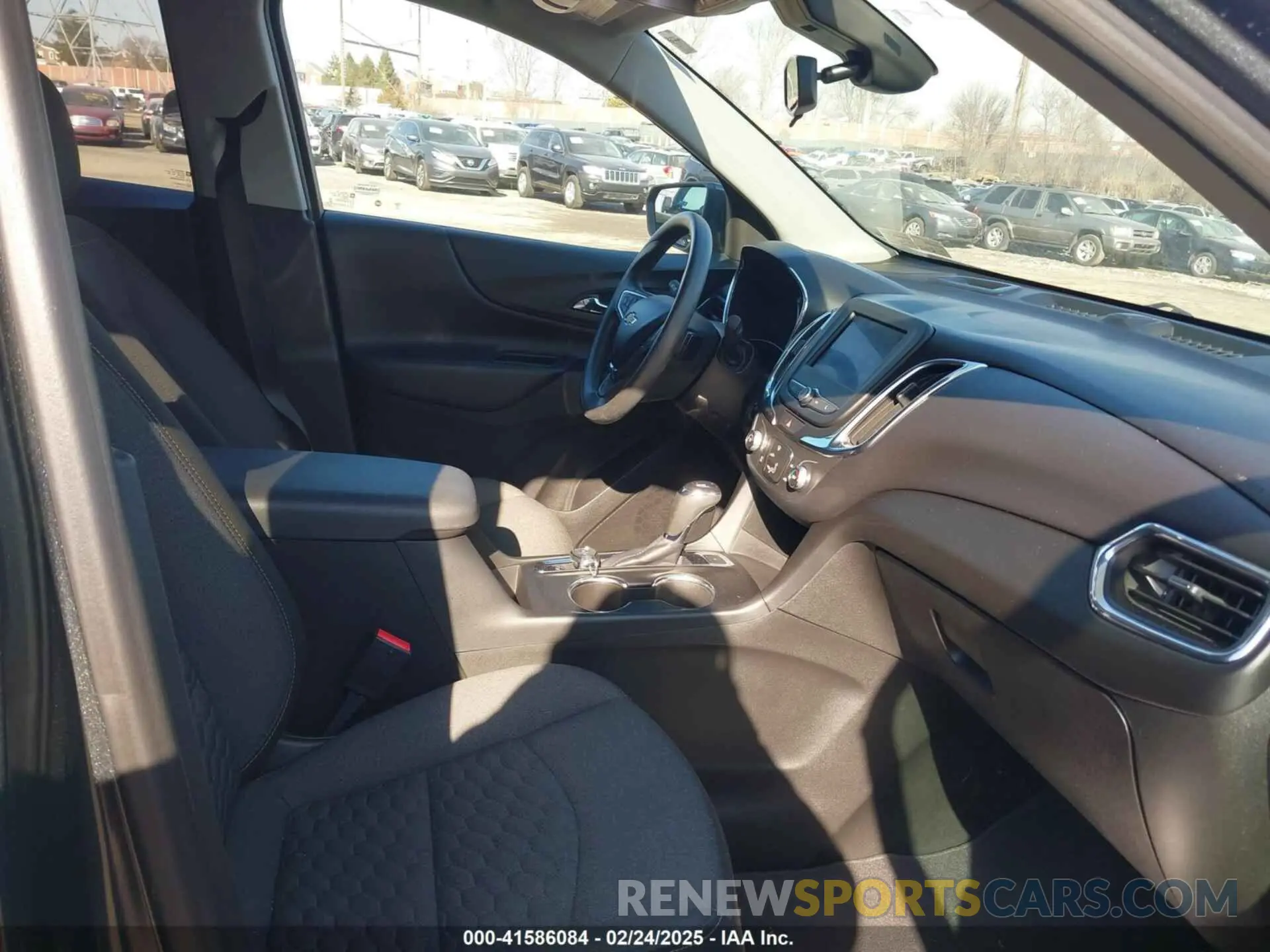 5 Photograph of a damaged car 2GNAXUEV7L6182794 CHEVROLET EQUINOX 2020