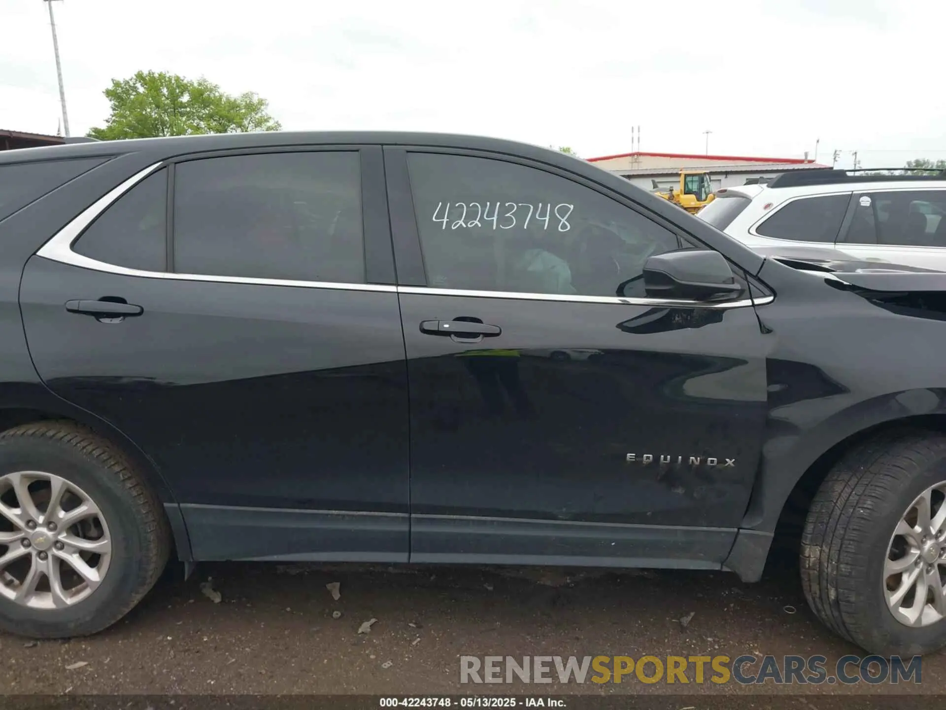 13 Photograph of a damaged car 2GNAXUEV7L6191348 CHEVROLET EQUINOX 2020