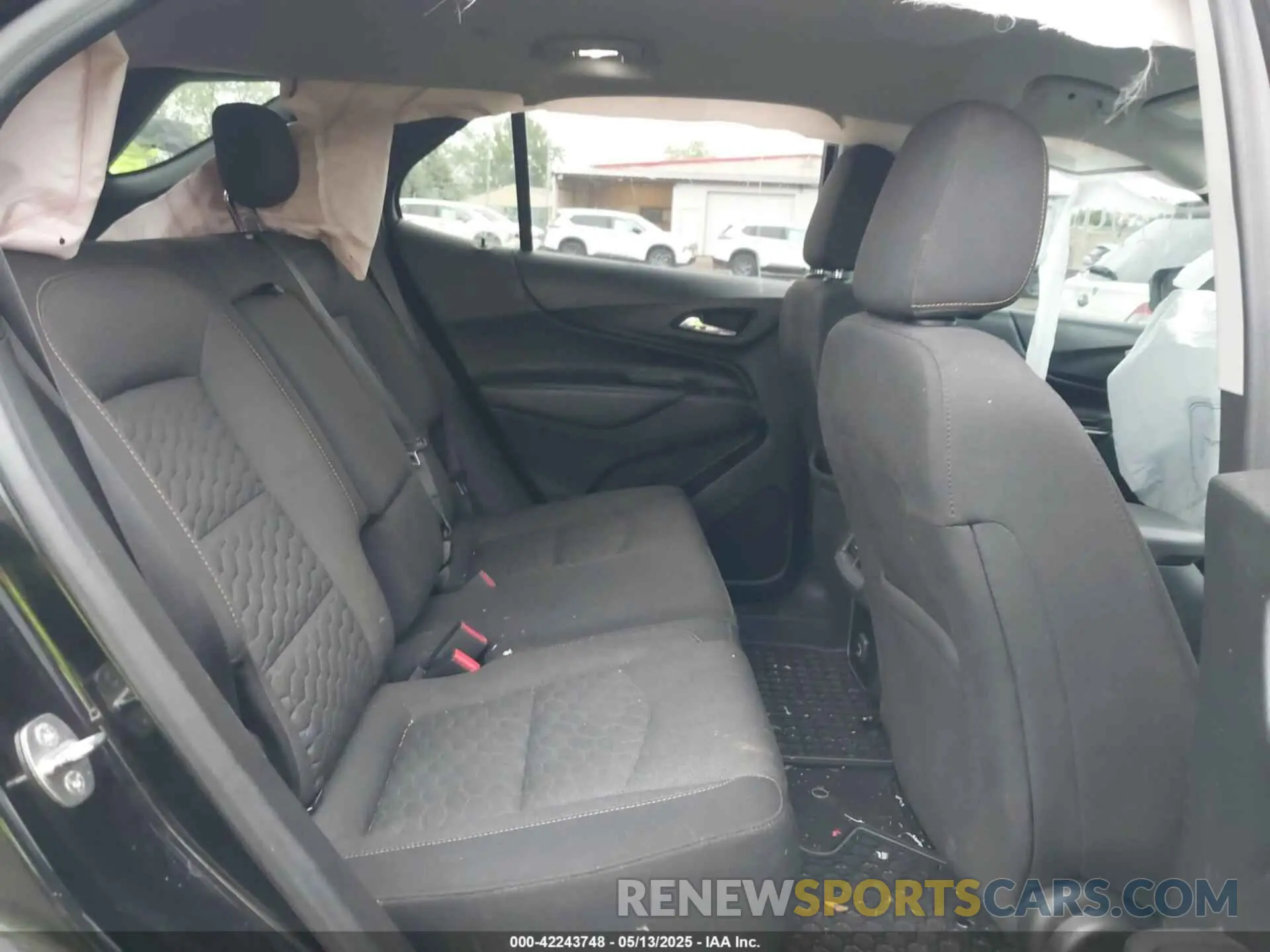 8 Photograph of a damaged car 2GNAXUEV7L6191348 CHEVROLET EQUINOX 2020
