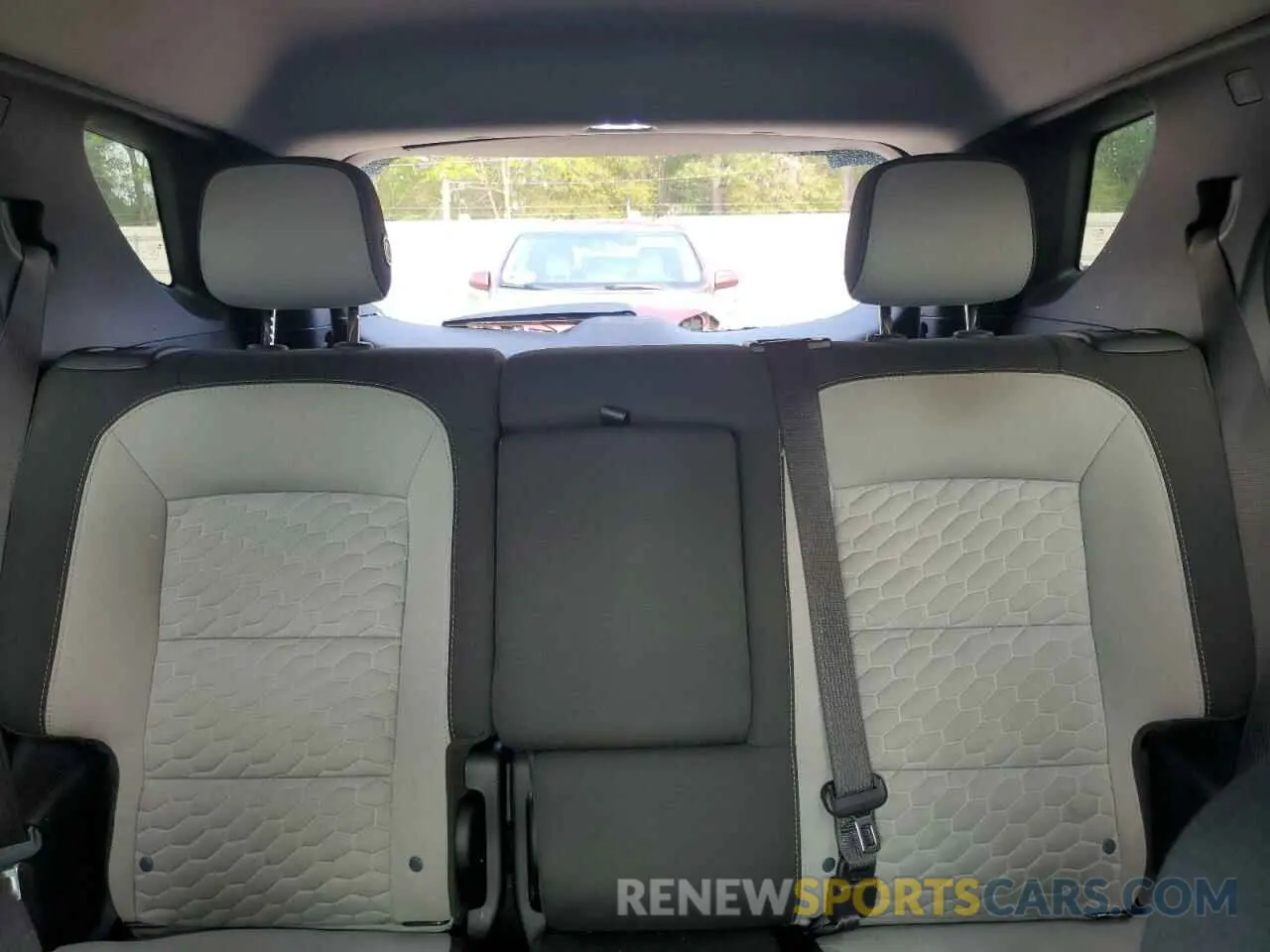 10 Photograph of a damaged car 2GNAXUEV7L6200940 CHEVROLET EQUINOX 2020