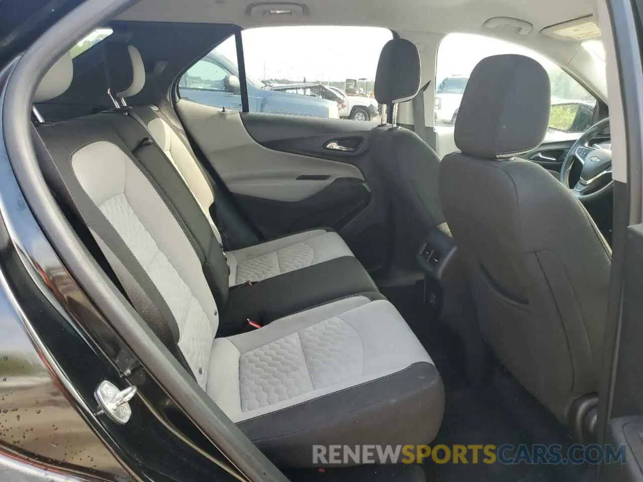 11 Photograph of a damaged car 2GNAXUEV7L6200940 CHEVROLET EQUINOX 2020