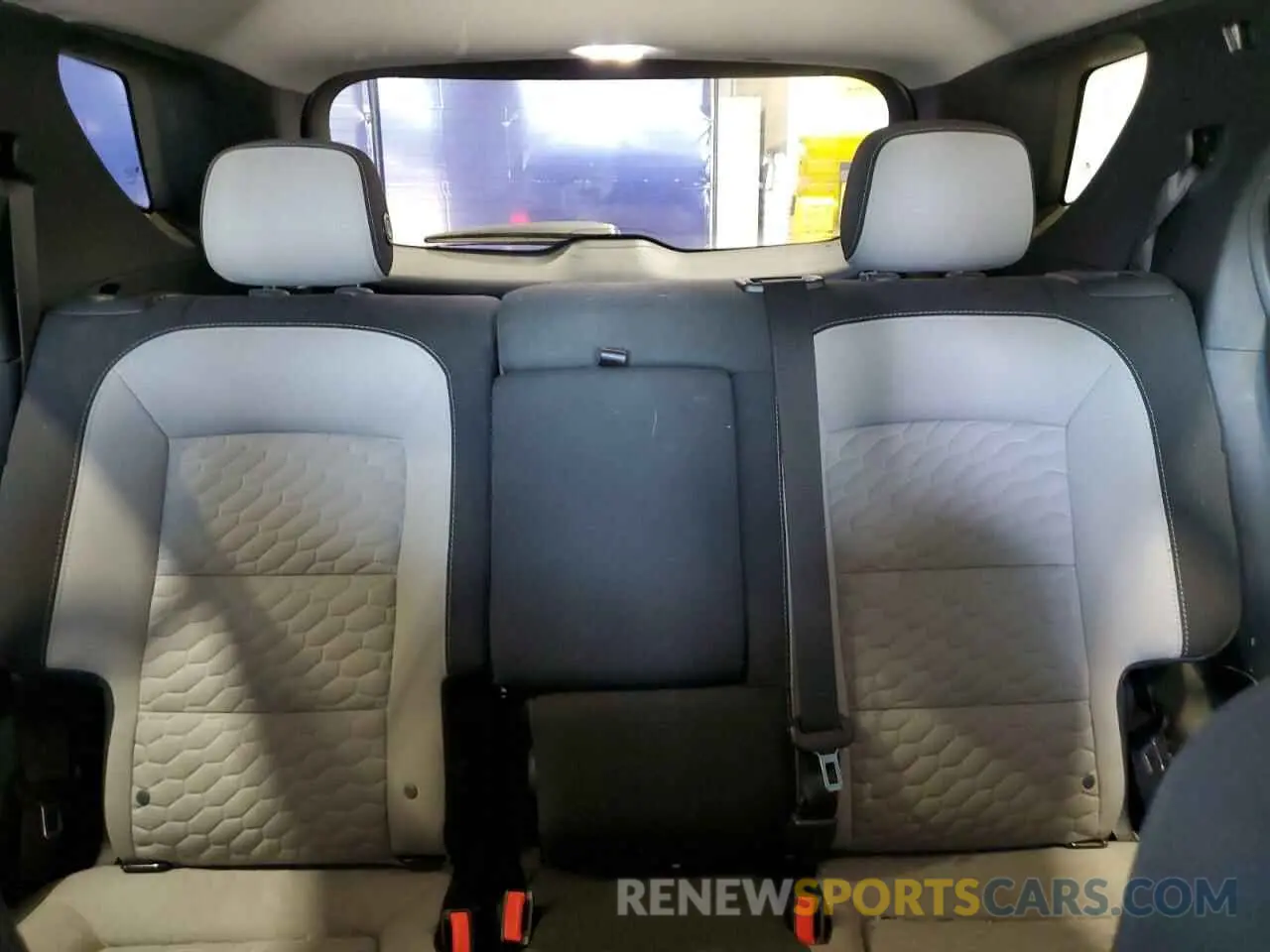 10 Photograph of a damaged car 2GNAXUEV7L6201084 CHEVROLET EQUINOX 2020