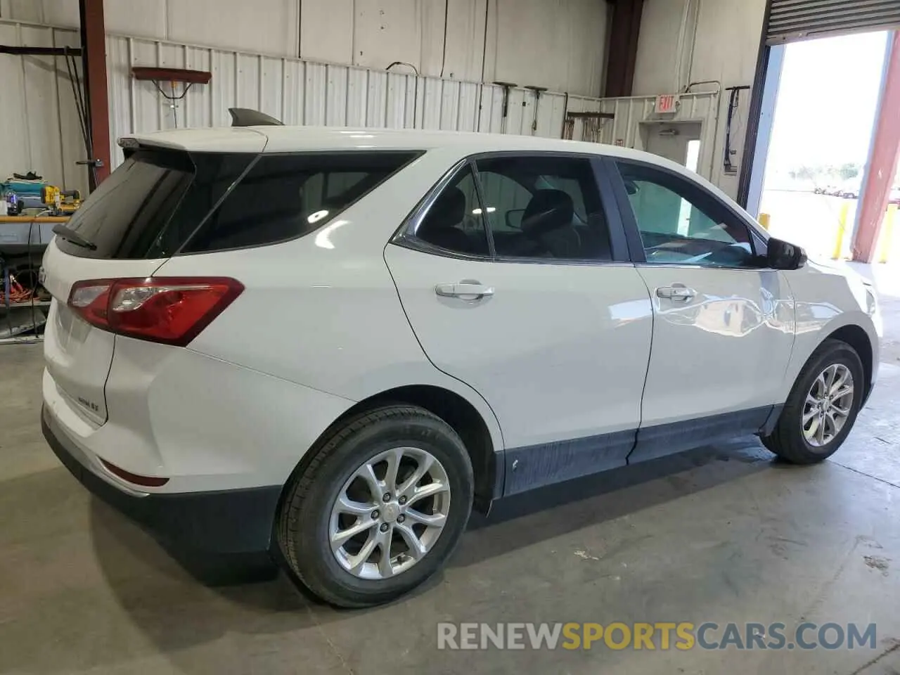 3 Photograph of a damaged car 2GNAXUEV7L6201084 CHEVROLET EQUINOX 2020