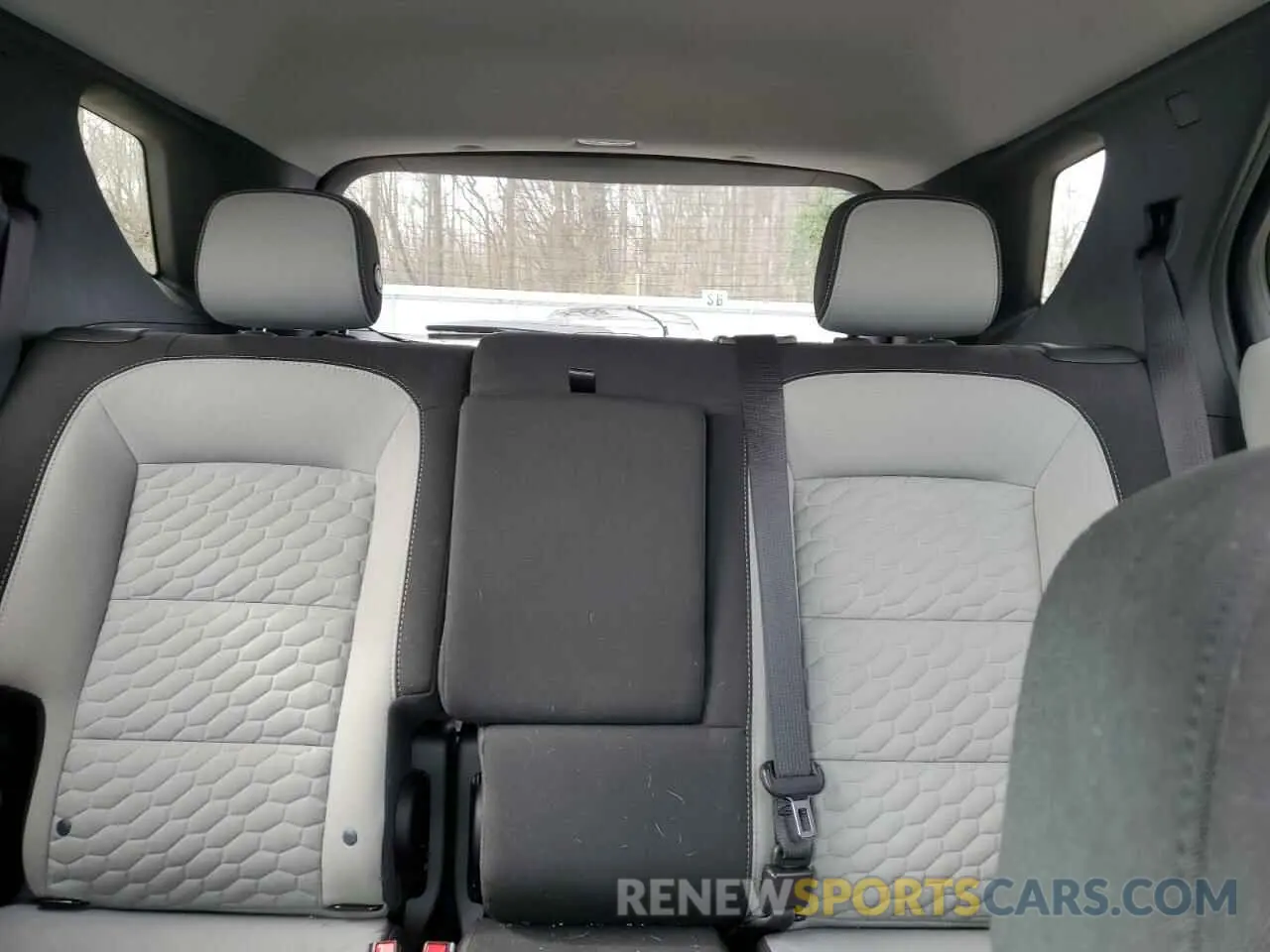 10 Photograph of a damaged car 2GNAXUEV7L6203272 CHEVROLET EQUINOX 2020