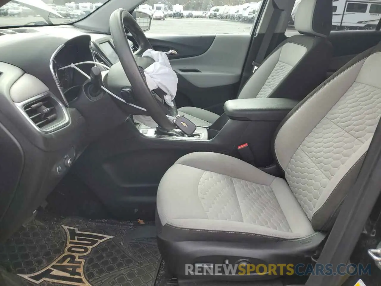 7 Photograph of a damaged car 2GNAXUEV7L6203272 CHEVROLET EQUINOX 2020