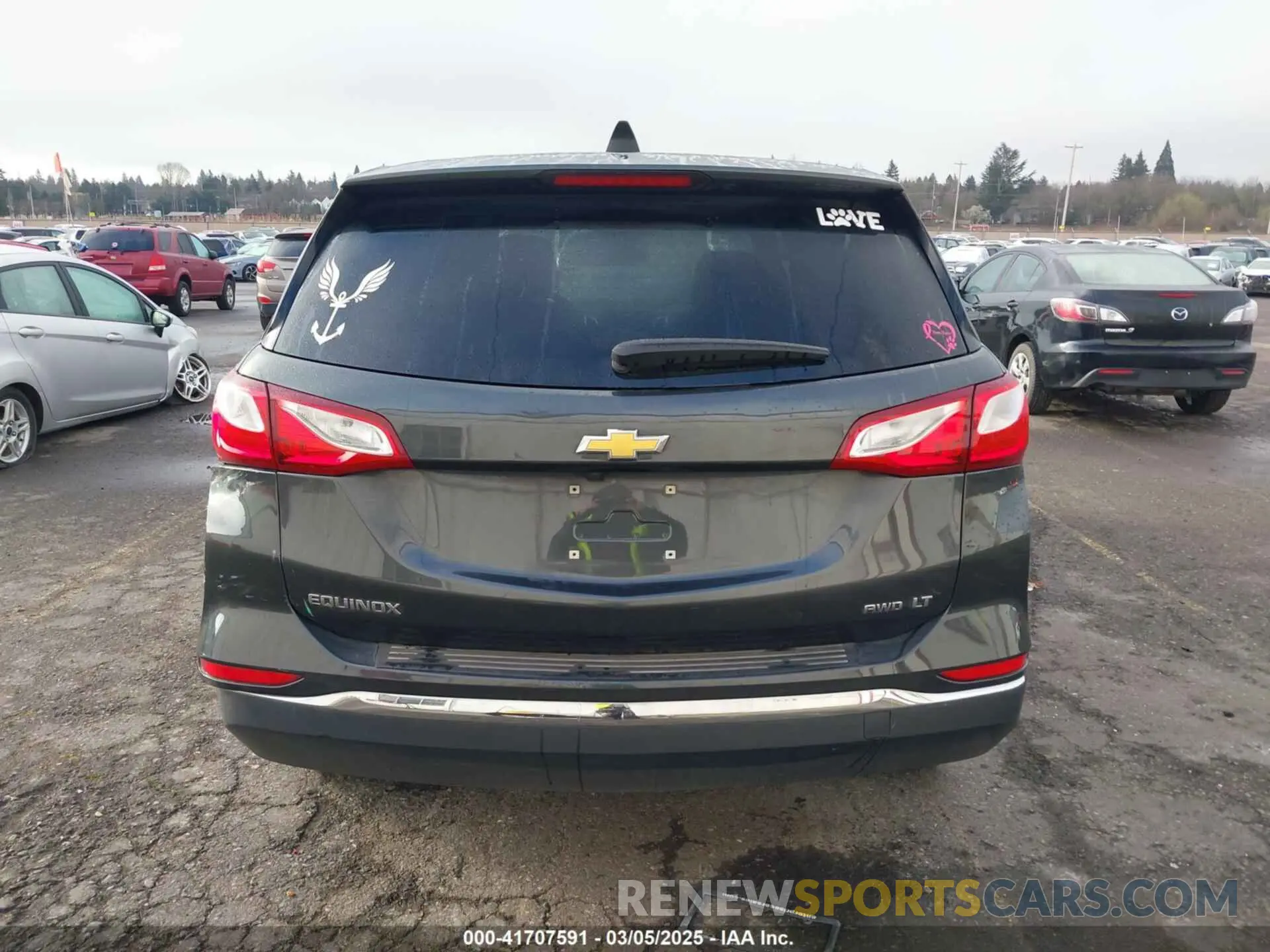 17 Photograph of a damaged car 2GNAXUEV7L6217141 CHEVROLET EQUINOX 2020