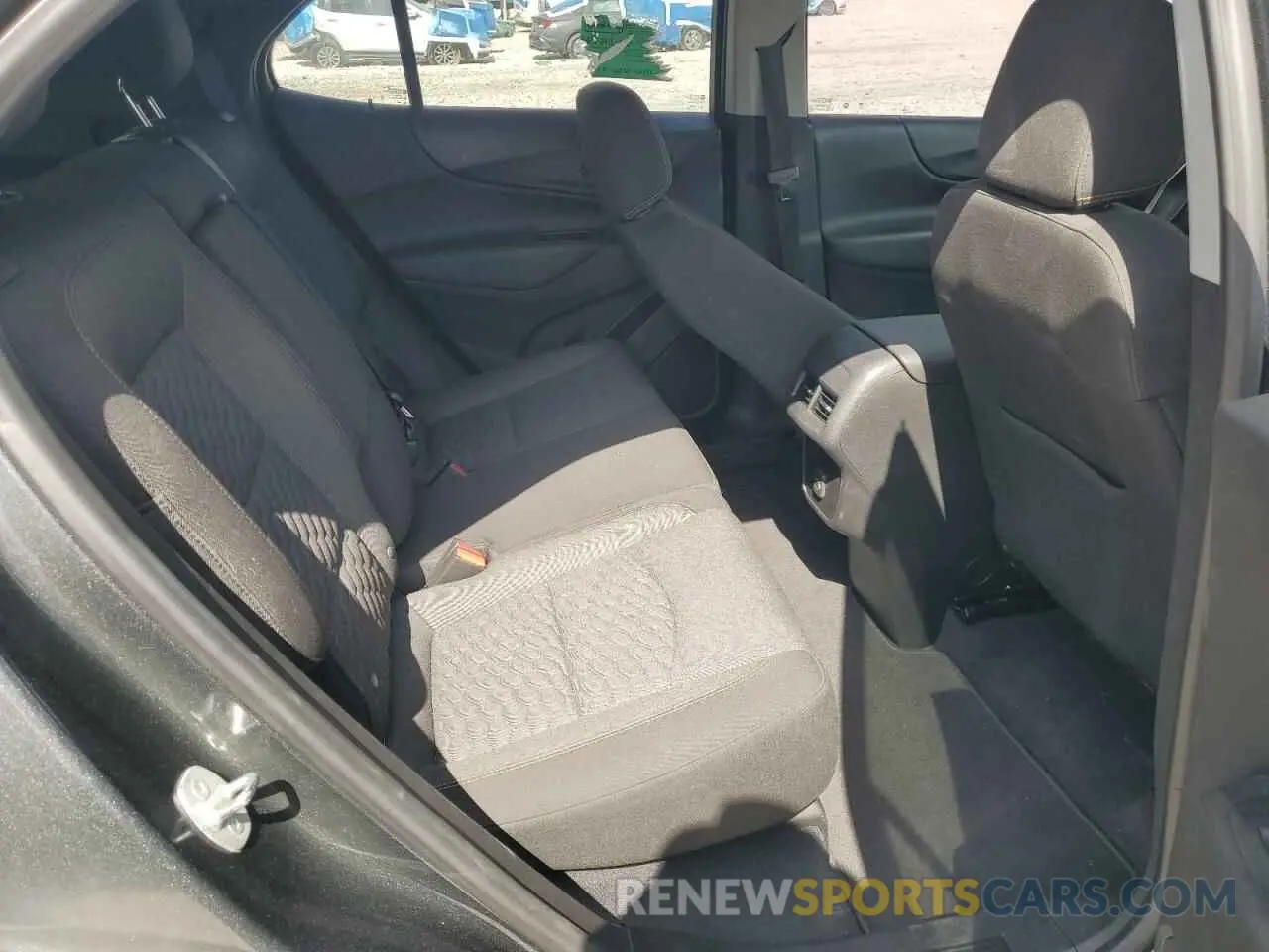 10 Photograph of a damaged car 2GNAXUEV7L6265044 CHEVROLET EQUINOX 2020