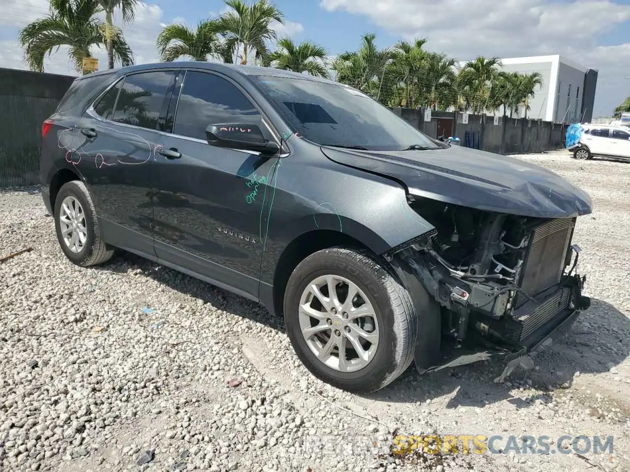 4 Photograph of a damaged car 2GNAXUEV7L6265044 CHEVROLET EQUINOX 2020