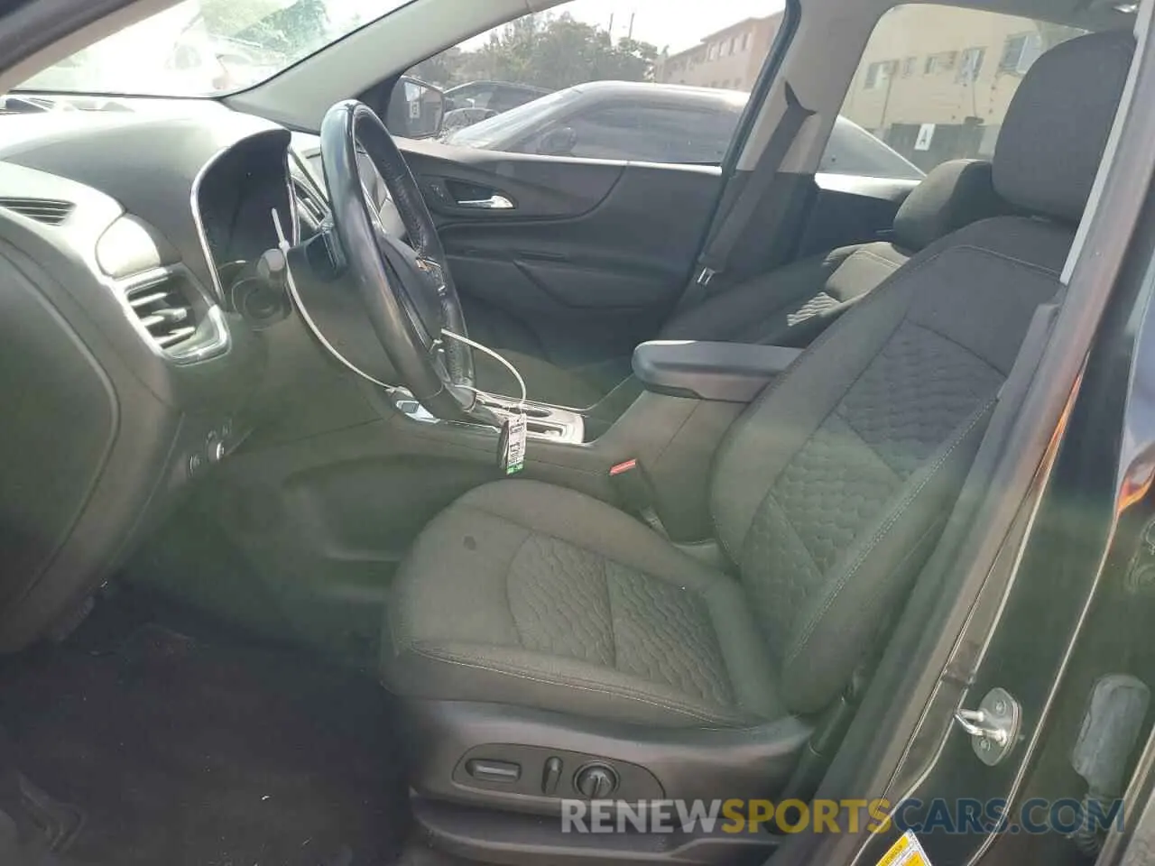 7 Photograph of a damaged car 2GNAXUEV7L6265044 CHEVROLET EQUINOX 2020