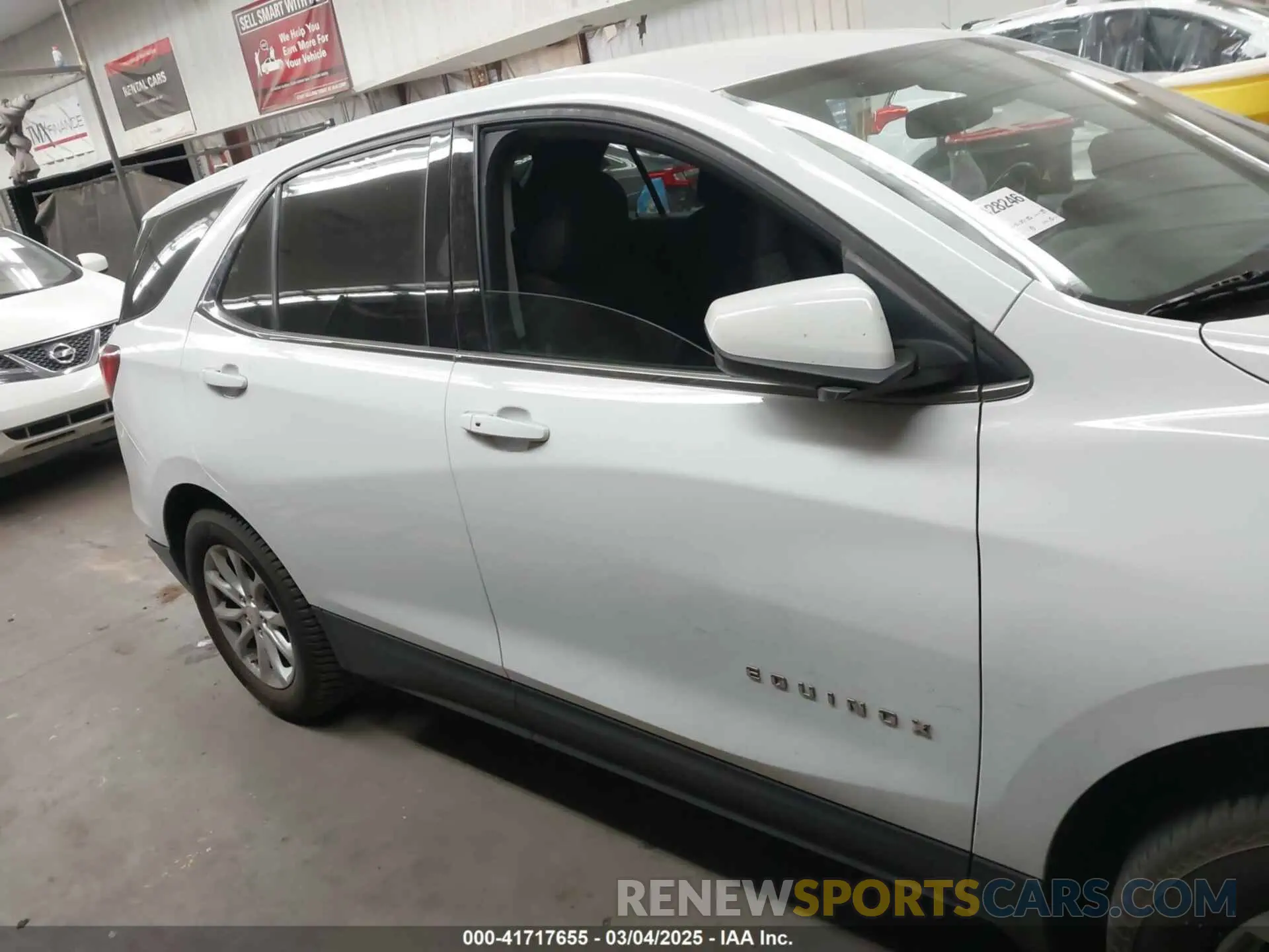 12 Photograph of a damaged car 2GNAXUEV8L6106145 CHEVROLET EQUINOX 2020