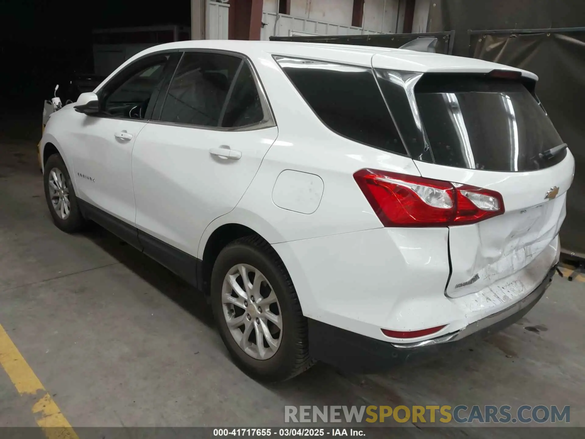 3 Photograph of a damaged car 2GNAXUEV8L6106145 CHEVROLET EQUINOX 2020