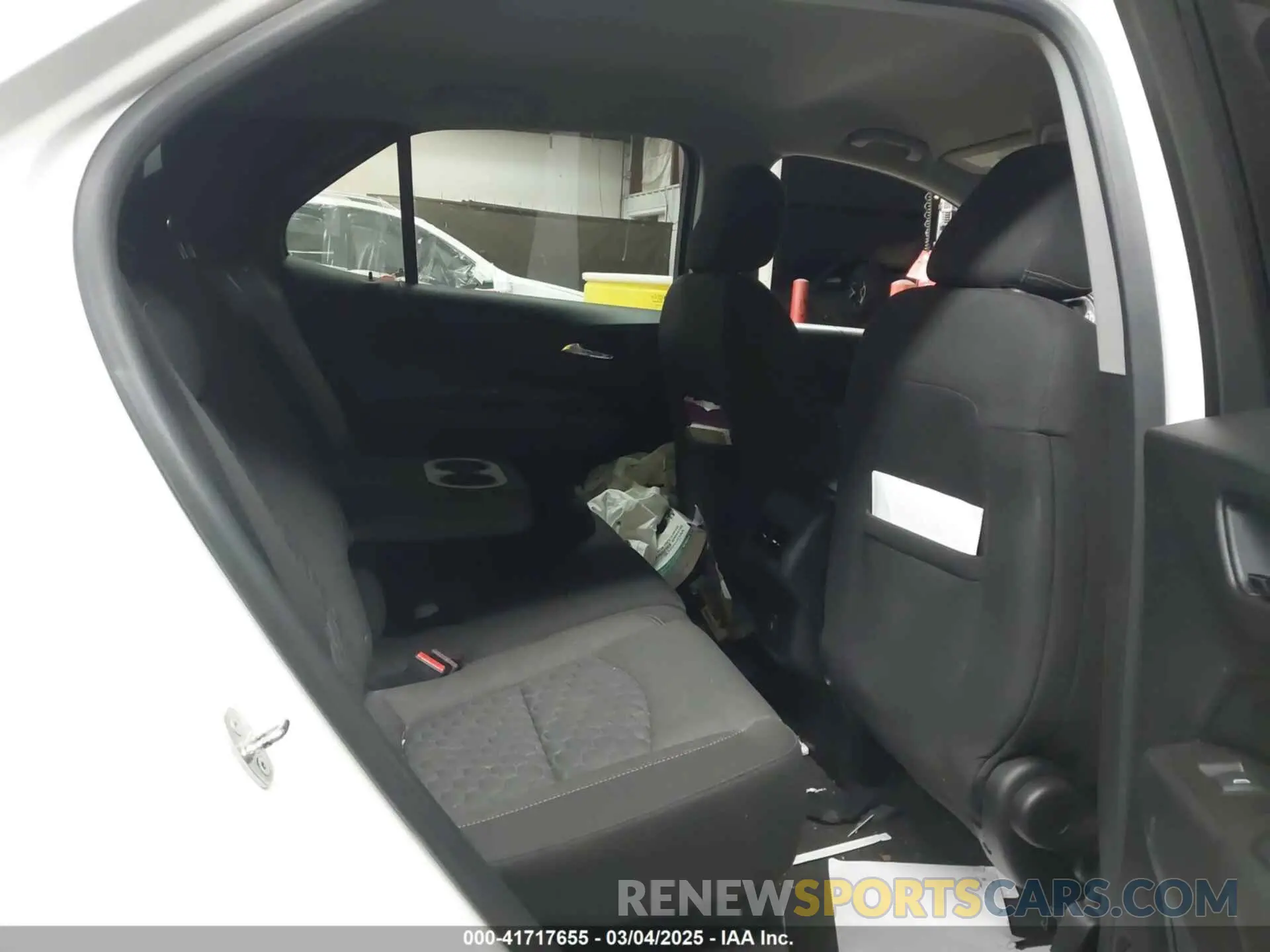 8 Photograph of a damaged car 2GNAXUEV8L6106145 CHEVROLET EQUINOX 2020